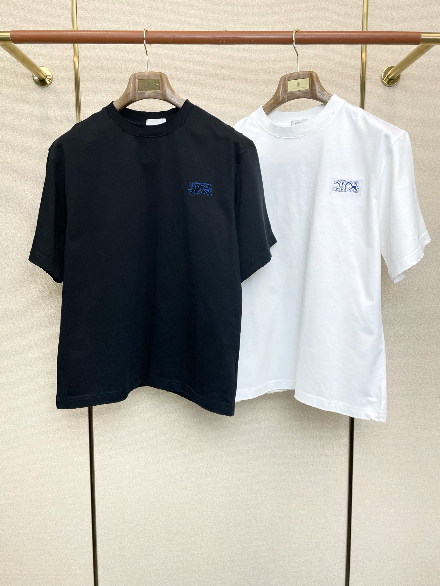 NO:624731,.Dior’s new style is a must-have!  New original men's casual spring and summer short sleeves, high-end customization, high-end version, fashionable and versatile imported fabrics, super soft and delicate to the touch, skin-friendly and comfortable to wear, high-end boutique, the upper body is exquisitely made by the factory, a must-have item for men, complete with three standards, size M-2XL, dior, dior, T-shirt, alexander wang19860909.Dior迪奥砸锅卖铁都要上的新款！新款原单男士休闲春夏短袖 高端定制 高端版本 时尚百搭爆款进口面料 手感超柔软细腻 穿着亲肤舒适 高端精品 代工厂精细做上身非常赞 男士必备单品 三标齐全 码数M-2XL,,dior,dior,T-shirt,alexander wang,Men's clothing