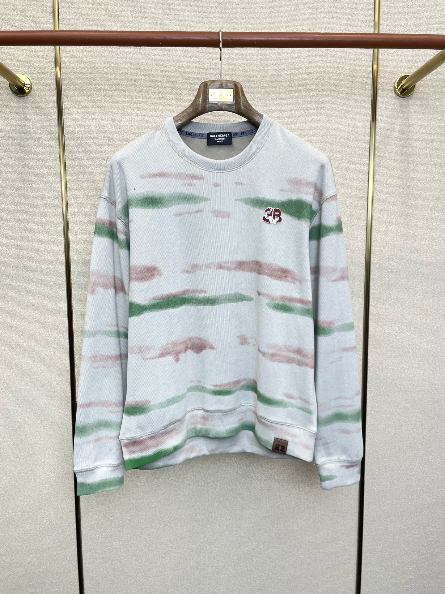 NO:627984,.Balenciaga’s new style is a must-have!  New original men's casual sweatshirt, high-end customization, high-end version, fashionable and versatile, popular imported fabrics, super soft and delicate to the touch, skin-friendly and comfortable to wear, high-end boutique, the upper body is finely made by the factory, very good, a must-have item for men, complete with three standards, size M-3XL,, balenciaga, balenciaga, hoodie, sweatshirts, alexander wang19860909.Balenciaga巴黎世家砸锅卖铁都要上的新款！新款原单男士休闲卫衣 高端定制 高端版本 时尚百搭爆款进口面料 手感超柔软细腻 穿着亲肤舒适 高端精品 代工厂精细做上身非常赞 男士必备单品 三标齐全 码数M-3XL,,balenciaga,balenciaga,hoodie,sweatshirts,alexander wang,Men's clothing