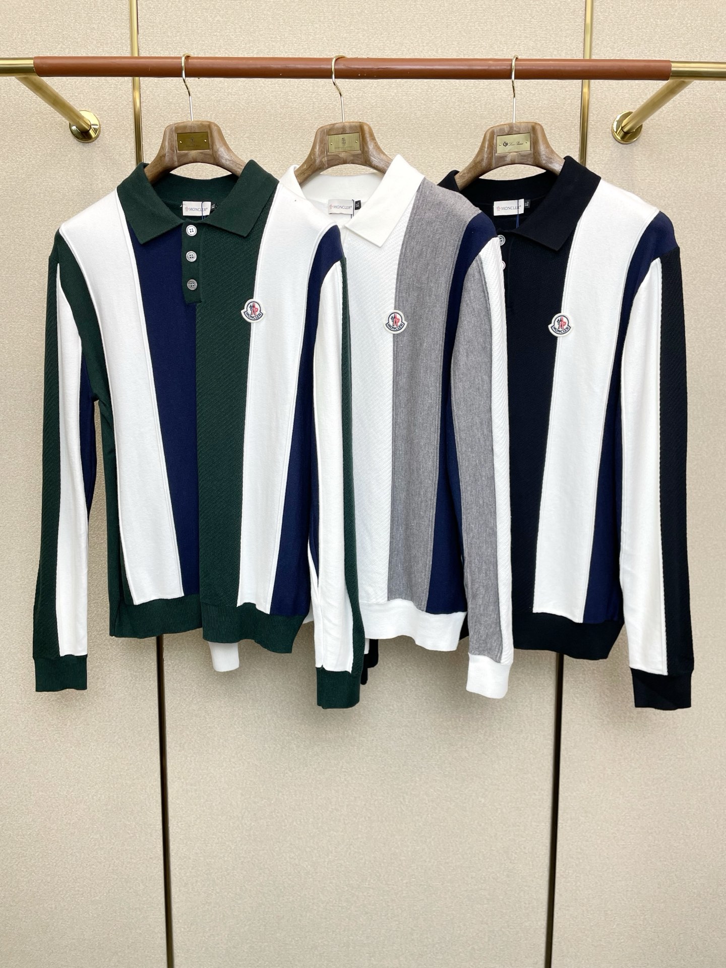 NO:627888,.Moncler’s new style is a must-have for everyone!  New original men's casual sweater, high-end customization, high version, fashionable and versatile, popular imported fabrics, super soft and delicate to the touch, skin-friendly and comfortable to wear, high-end boutique, the upper body is exquisitely made by the factory, it is very good, a must-have item for men, complete with three standards, size M-4XL,,Moncler,sweaters,alexander wang19860909.Moncler蒙口砸锅卖铁都要上的新款！新款原单男士休闲毛衣 高端定制 高版本 时尚百搭爆款进口面料 手感超柔软细腻 穿着亲肤舒适 高端精品 代工厂精细做上身非常赞 男士必备单品 三标齐全 码数M-4XL,,Moncler,sweaters,alexander wang,Men's clothing