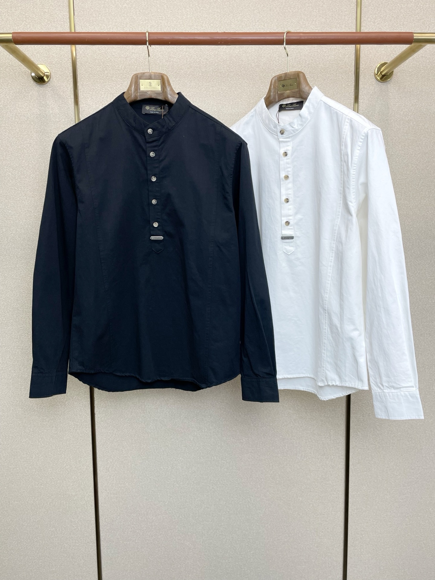 NO:627873,.LP-Loro Piana is a new style that everyone will buy!  New original men's casual round neck shirt, high-end customization, high version, fashionable and versatile imported fabrics, super soft and delicate feel, skin-friendly and comfortable to wear, high-end boutique, the upper body is finely made by the factory, very good, a must-have item for men, complete with three standards, size M-4XL,,loro piana,loro piana,shirts,alexander wang19860909.LP-Loro Piana诺悠翩雅砸锅卖铁都要上的新款！新款原单男士休闲圆领衬衫 高端定制 高版本 时尚百搭爆款进口面料 手感超柔软细腻 穿着亲肤舒适 高端精品 代工厂精细做上身非常赞 男士必备单品 三标齐全 码数M-4XL,,loro piana,loro piana,shirts,alexander wang,Men's clothing