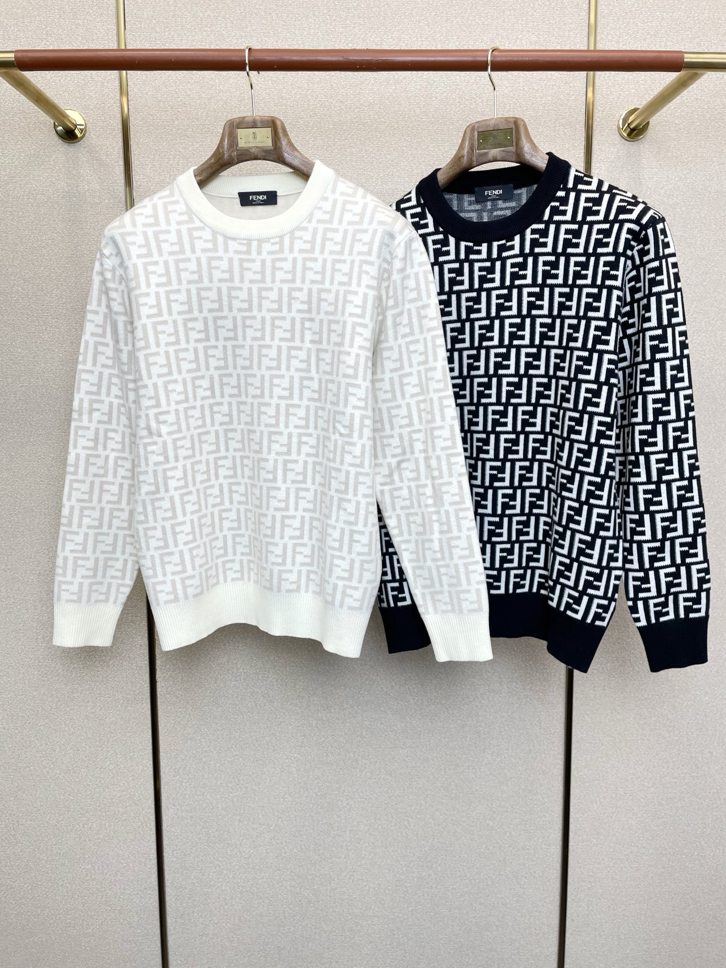 NO:627941,.FENDI Fendi’s new style is a must-have!  New original men's casual pullover sweater, high-end customization, high version, fashionable and versatile imported fabrics, super soft and delicate to the touch, skin-friendly and comfortable to wear, high-end boutique, the upper body is exquisitely made by the factory, a must-have item for men, complete with three standards, size M-3XL,,fendi,fendi,sweaters,alexander wang19860909.FENDI芬迪砸锅卖铁都要上的新款！新款原单男士休闲套头毛衣 高端定制 高版本 时尚百搭爆款进口面料 手感超柔软细腻 穿着亲肤舒适 高端精品 代工厂精细做上身非常赞 男士必备单品 三标齐全 码数M-3XL,,fendi,fendi,sweaters,alexander wang,Men's clothing