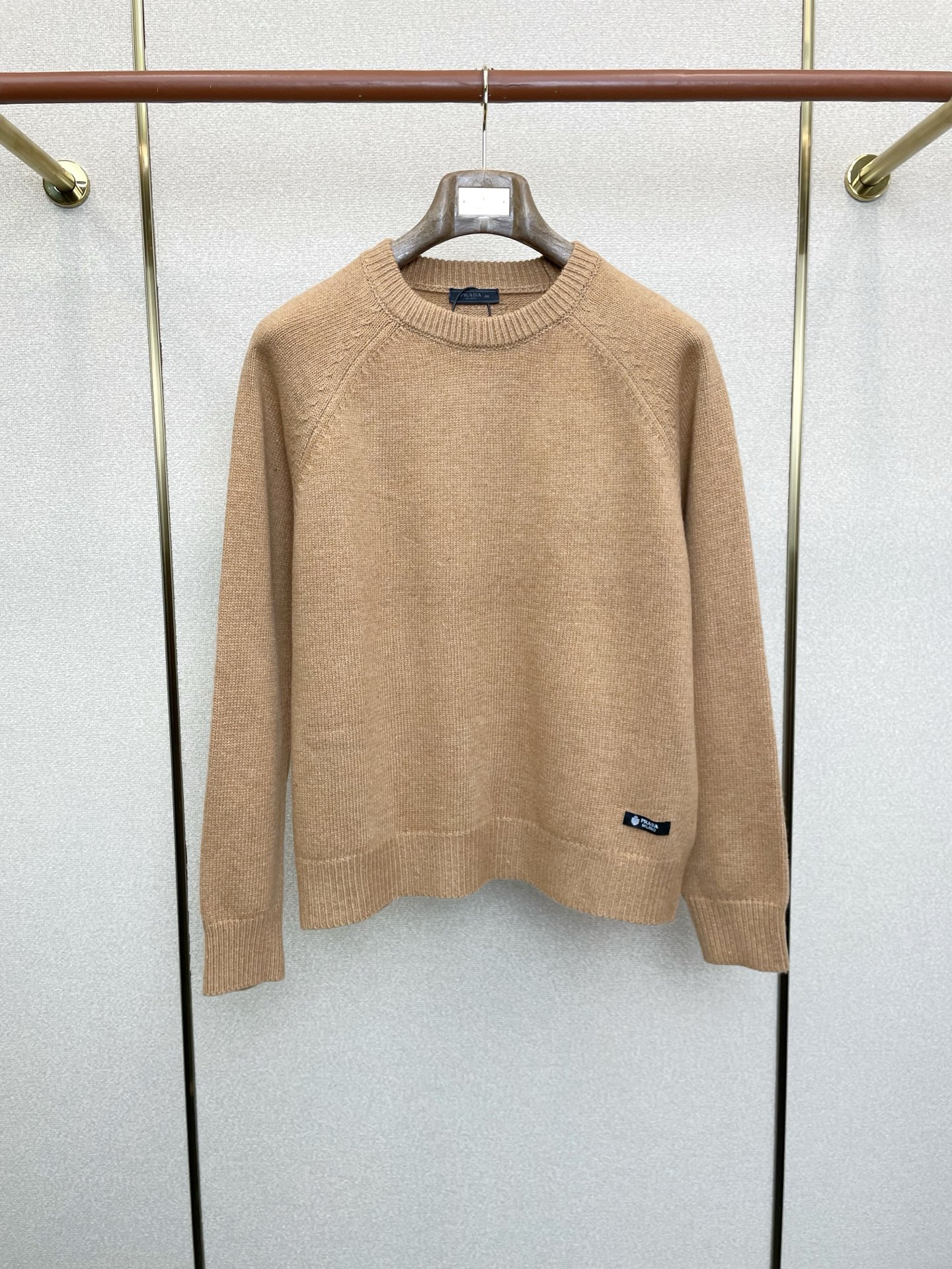 NO:627978,.Prada is a new model that will sell everything! The latest fashionable sweaters, pullover sweaters, coats with classic design and great looks. The quality is impeccable and quality control allows you to buy it directly. It is a high-end product that cannot be faulted! You can feel its powerful aura through the detailed pictures. It has a remarkable effect of gathering heat and keeping warm, so you don’t have to worry about getting a little chilly! Both fashionable and functional, the whole style looks more luxurious! Size S-XL,,prada,prada,jackets & coats,sweaters,alexander wang19860909.Prada普拉达砸锅卖铁都要上的新款！最新时尚毛衣 套头毛衣 经典设计感与颜值爆棚的外套,品质更是无法挑剔品控可以直接入手,不容过错的高端臻品！通过细节图片便可感受到它强悍的气场,聚温保暖效果显著,完全不用担心会有一点寒意！时尚与功能性兼备,整款显得更加的奢华大气！ 尺码S-XL,,prada,prada,jackets & coats,sweaters,alexander wang,Men's clothing