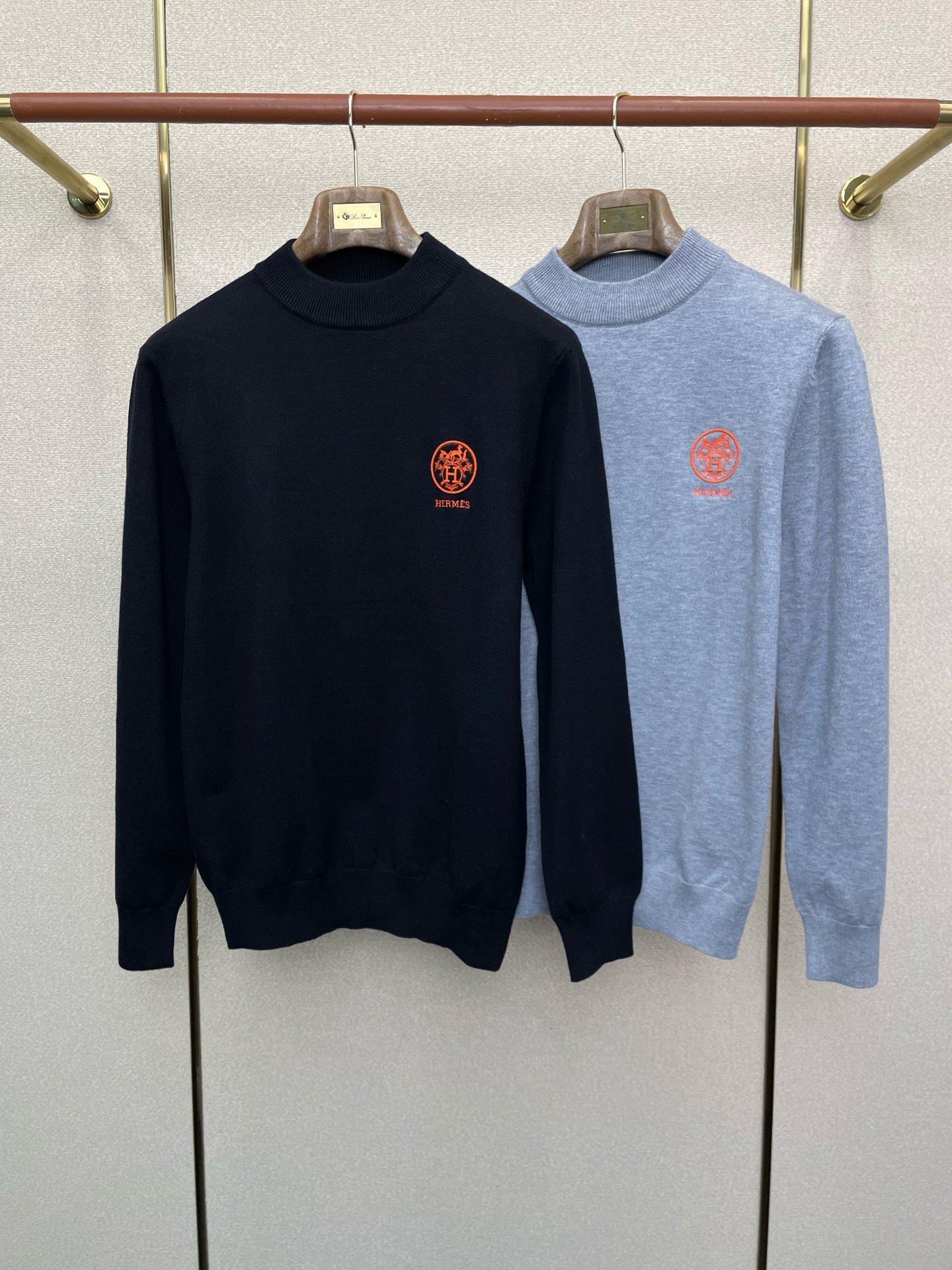 NO:622947,.Hermès exclusive new original men's casual sweater, high-end customization, high version, fashionable and versatile, popular imported fabrics, super soft and delicate to the touch, skin-friendly and comfortable to wear, high-end boutique, the upper body is exquisitely made by the factory, a must-have item for men, complete with three standards, size M-3XL,,hermes,hermes,sweaters,alexander wang19860909.Hermès爱马仕独家专供新款原单男士休闲毛衣 高端定制 高版本 时尚百搭爆款进口面料 手感超柔软细腻 穿着亲肤舒适 高端精品 代工厂精细做上身非常赞 男士必备单品 三标齐全 码数M-3XL,,hermes,hermes,sweaters,alexander wang,Men's clothing