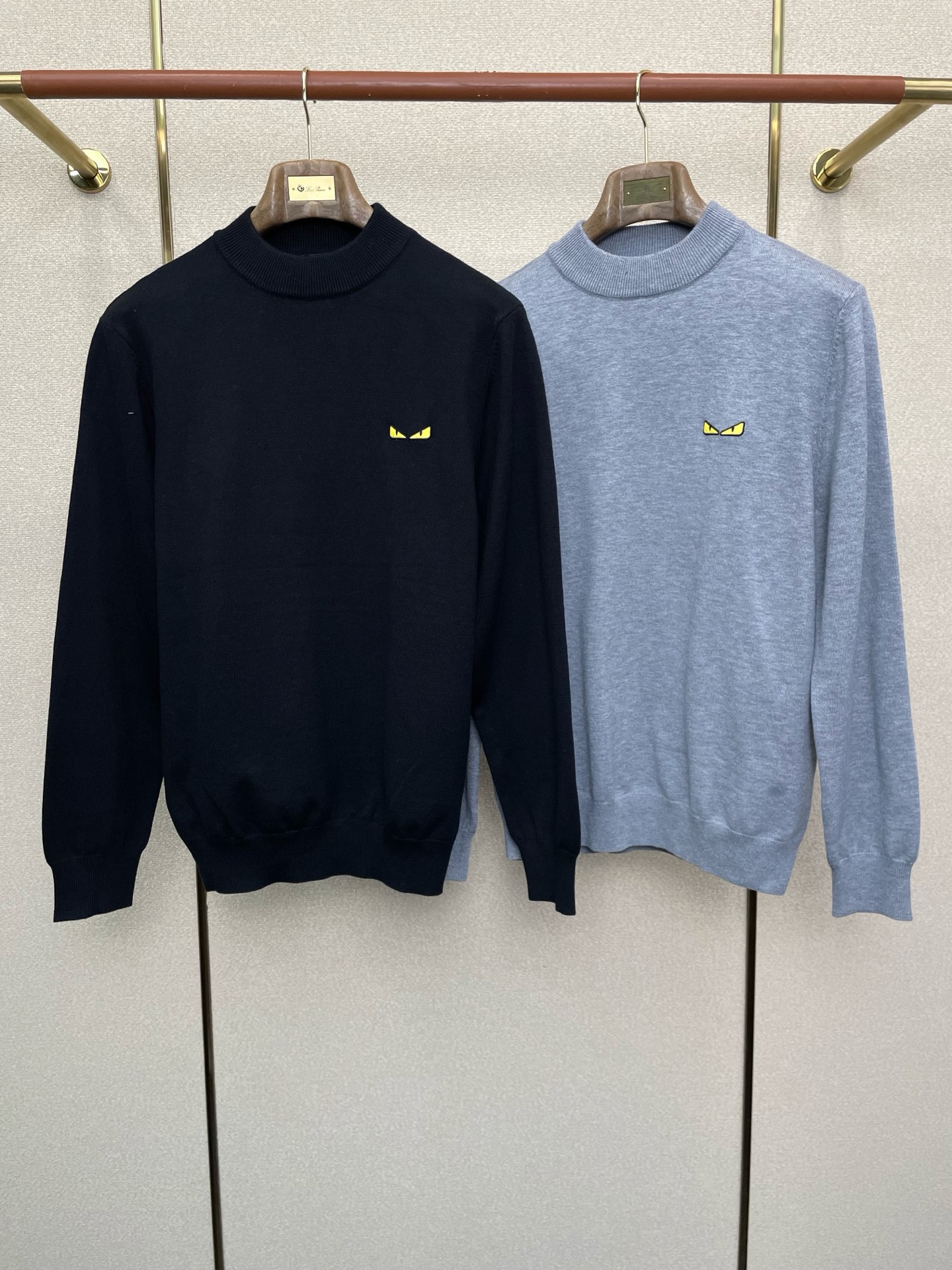 NO:622951,.FENDI Fendi exclusively provides new original men's casual sweaters. High-end customization. High version. Fashionable and versatile imported fabrics. Super soft and delicate feel. Skin-friendly and comfortable to wear. High-end boutique. The upper body is made by the factory. It is a must-have item for men. Three standards are complete. Size M-3XL,,fendi,fendi,sweaters,alexander wang19860909.FENDI芬迪独家专供新款原单男士休闲毛衣 高端定制 高版本 时尚百搭爆款进口面料 手感超柔软细腻 穿着亲肤舒适 高端精品 代工厂精细做上身非常赞 男士必备单品 三标齐全 码数M-3XL,,fendi,fendi,sweaters,alexander wang,Men's clothing