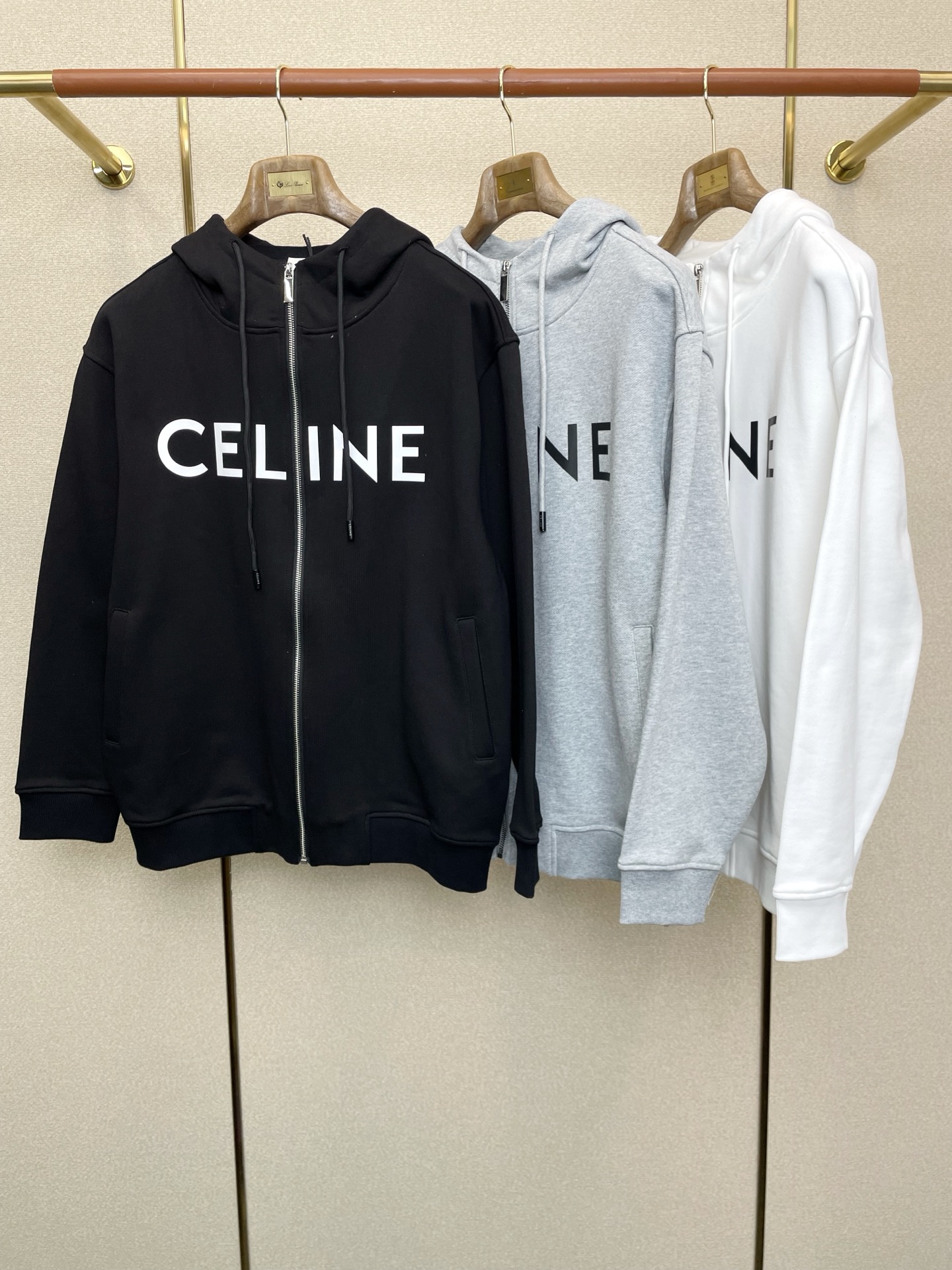 NO:622920,.CELINE exclusively supplies new original men's casual sweatshirt jackets. High-end customization. High-end version. Fashionable and versatile imported fabrics. Super soft and delicate feel. Skin-friendly and comfortable to wear. High-end boutique. The upper body is finely made by the factory. It is a must-have item for men. Complete three standards. Size M-3XL,,celine,celine,hoodie,sweatshirts,jackets & coats,alexander wang19860909.CELINE赛琳独家专供新款原单男士休闲卫衣外套 高端定制 高端版本 时尚百搭爆款进口面料 手感超柔软细腻 穿着亲肤舒适 高端精品 代工厂精细做上身非常赞 男士必备单品 三标齐全 码数M-3XL,,celine,celine,hoodie,sweatshirts,jackets & coats,alexander wang,Men's clothing