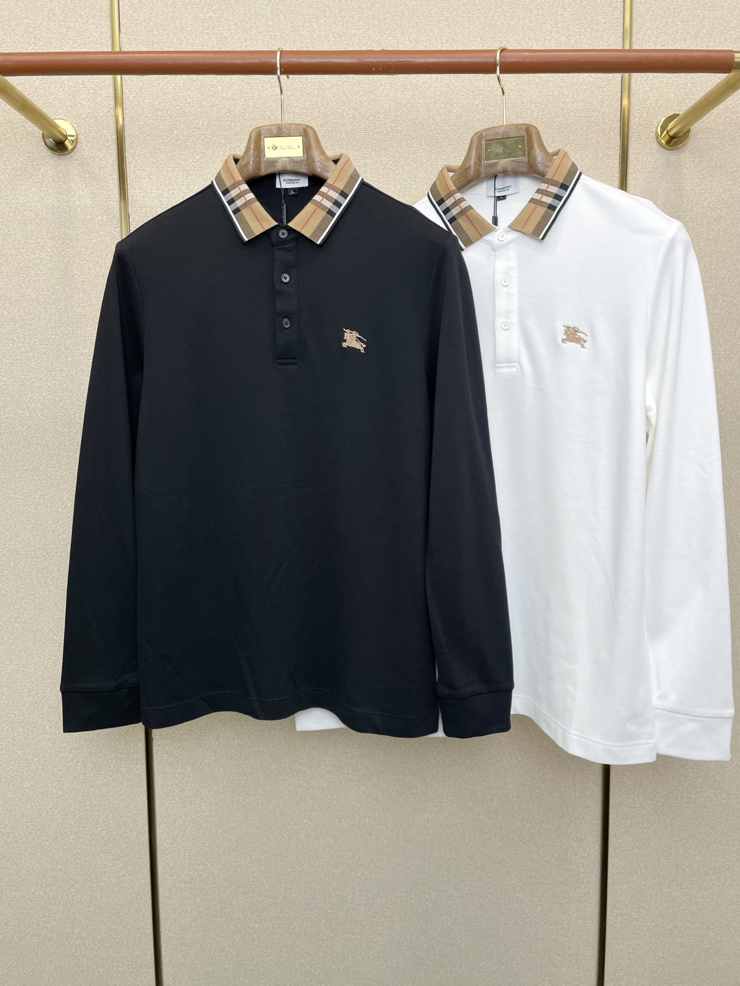 NO:622913,.Burberry exclusively supplies new original men's casual shirts. High-end customization, high-end version, fashionable and versatile imported fabrics, super soft and delicate to the touch, skin-friendly and comfortable to wear, high-end boutique, exquisite upper body made by the factory, very good, a must-have item for men, complete with three standards, size M-3XL,, burberry, burberry, shirts, alexander wang19860909.Burberry巴宝莉独家专供新款原单男士休闲衬衫.高端定制 高端版本 时尚百搭爆款进口面料 手感超柔软细腻 穿着亲肤舒适 高端精品 代工厂精细做上身非常赞 男士必备单品 三标齐全 码数M-3XL,,burberry,burberry,shirts,alexander wang,Men's clothing