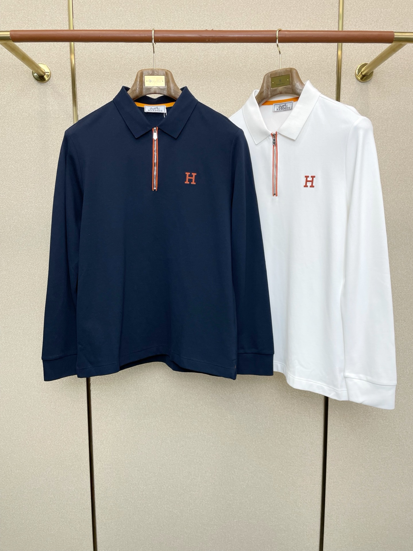 NO:623006,.Hermès exclusively supplies new original men's casual long sleeves. High-end customization. High-end version. Fashionable and versatile imported fabrics. Super soft and delicate feel. Skin-friendly and comfortable to wear. High-end boutique. The upper body is exquisitely made by the factory. A must-have item for men. Three complete standards. Size M-3XL,,hermes,hermes,alexander wang19860909.Hermès爱马仕独家专供新款原单男士休闲长袖 高端定制 高端版本 时尚百搭爆款进口面料 手感超柔软细腻 穿着亲肤舒适 高端精品 代工厂精细做上身非常赞 男士必备单品 三标齐全 码数M-3XL,,hermes,hermes,alexander wang,Men's clothing