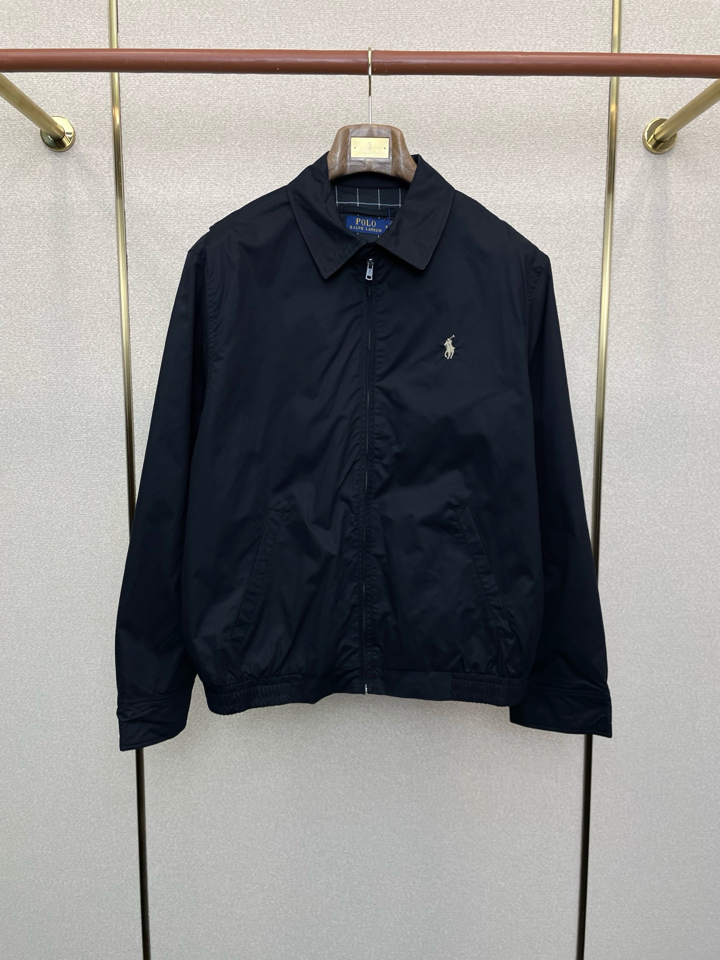 NO:622936,.Ralph Lauren exclusively sells the latest fashionable jackets. Jackets with classic designs and stunning looks. The quality is impeccable and quality control allows you to buy it directly. It is a high-end product that cannot be faulted! You can feel its powerful aura through the detailed pictures. It has a remarkable effect of gathering heat and keeping warm, so you don’t have to worry about getting a little chilly! Both fashionable and functional, the whole style looks more luxurious! Sizes S-XL,,loro piana,jackets & coats,jackets & coats,alexander wang19860909.Ralph Lauren拉夫劳伦独家专供最新时尚夹克 经典设计与颜值爆棚的外套 品质更是无法挑剔品控可以直接入手,不容过错的高端臻品！通过细节图片便可感受到它强悍的气场,聚温保暖效果显著,完全不用担心会有一点寒意！时尚与功能性兼备,整款显得更加的奢华大气！ 尺码S-XL,,loro piana,jackets & coats,jackets & coats,alexander wang,Men's clothing