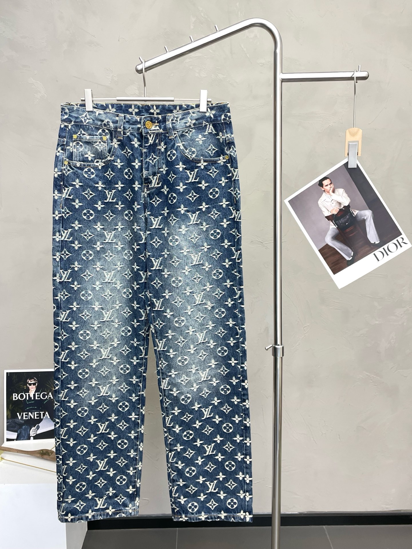 NO:622906,.Louis Vuitton exclusive high-end version of new jeans!  Custom-made fabrics at the counter are highly breathable and comfortable, with impeccable details and brand element design concepts, reflecting high quality. It feels delicate and soft!  It presents a casual cut and the upper body shape is awesome!  Code number 29-38,,louis vuitton,louis vuitton,jeans,alexander wang19860909.Louis Vuitton路易威登独家专供新款牛仔裤高端版本！专柜定制面料 透气舒适度高,细节无可挑剔,品牌元素设计理念,体现高品质.手感细腻柔软！呈现休闲裁剪,上身版型超赞！码数29-38,,louis vuitton,louis vuitton,jeans,alexander wang,Men's clothing