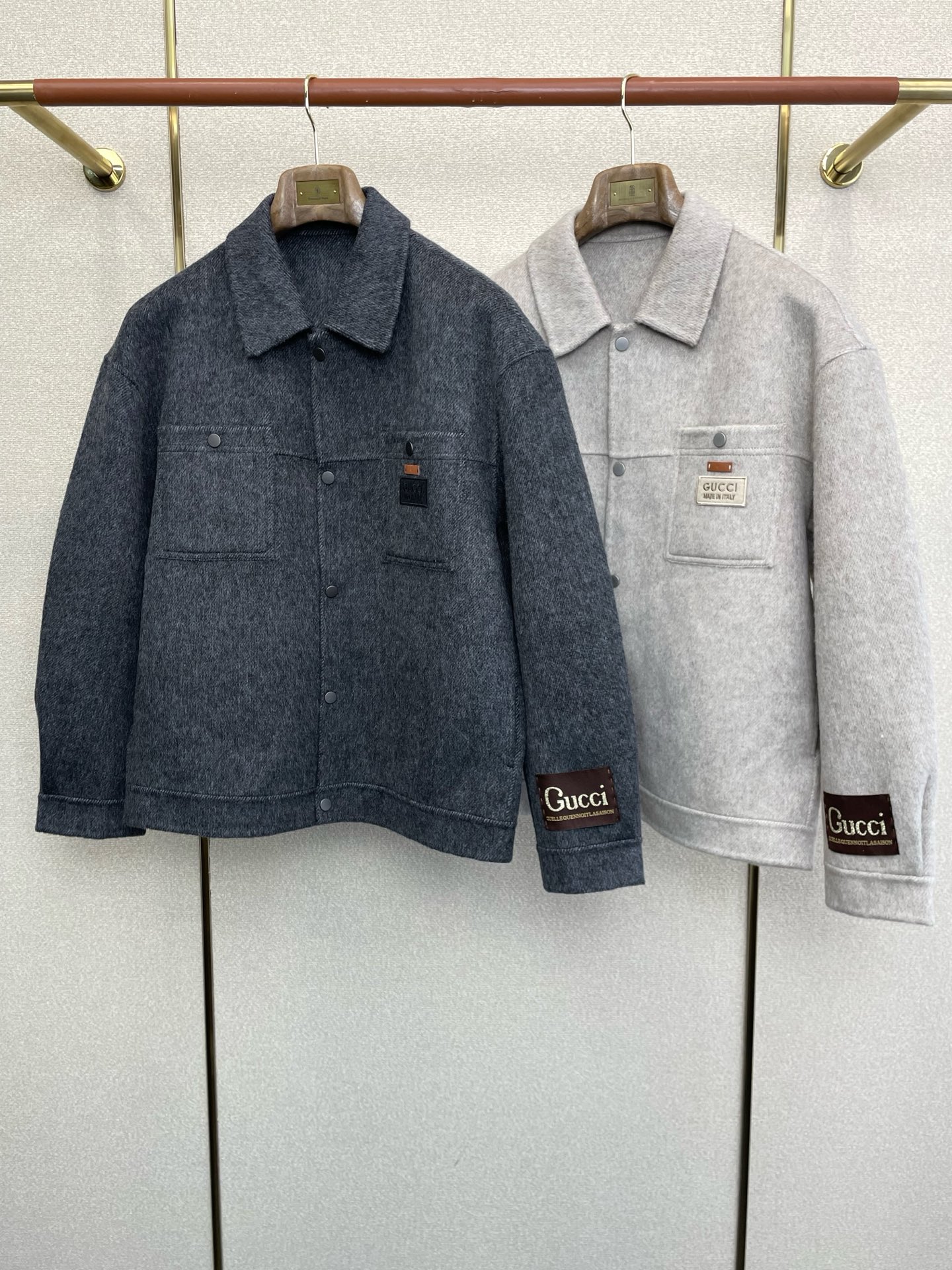 NO:624891,.Short coat - Gucci exclusively supplies the new original men's double-sided woolen coat. Short-breasted classic woolen coat. Special channel supply. High-end goods official website counter synchronization. Old money style. Simple classic popular style. Simple, neat and refreshing business. The quality workmanship details can withstand any form of inspection. It is definitely produced by a major factory. It presents a brand new look and gives you a unique upper body experience!  All have gone through a strict selection process, original custom-made buttons, simple, elegant and versatile styles. The upper body is elegant and handsome, giving you a brand new sense of sight!  The appearance is incomparable, the details are in place, the upper body is not picky, and it is a must-have. The size is M-3XL (half a size larger),, gucci, gucci, jackets & coats, alexander wang19860909.短款大衣- Gucci古驰独家专供新款原单男士羊毛双面呢外套短款排扣经典毛呢外套渠道特供 高端货官网柜台同步 老钱风格 简约经典大爆款.简洁利落又清爽商务,品质做工细节经得起任何形式检验,绝对大厂代工出品 呈现一种焕然一新,赋予你与众不同的上身体验！均经过严格的挑选工序,原版定制纽扣,简约大方百搭款 上身优雅帅气,焕然一新的即视感！品相无敌,细节都很到位,上身不挑人,必入的自留款. 码数M-3XL（偏大半码）,,gucci,gucci,jackets & coats,alexander wang,Men's clothing