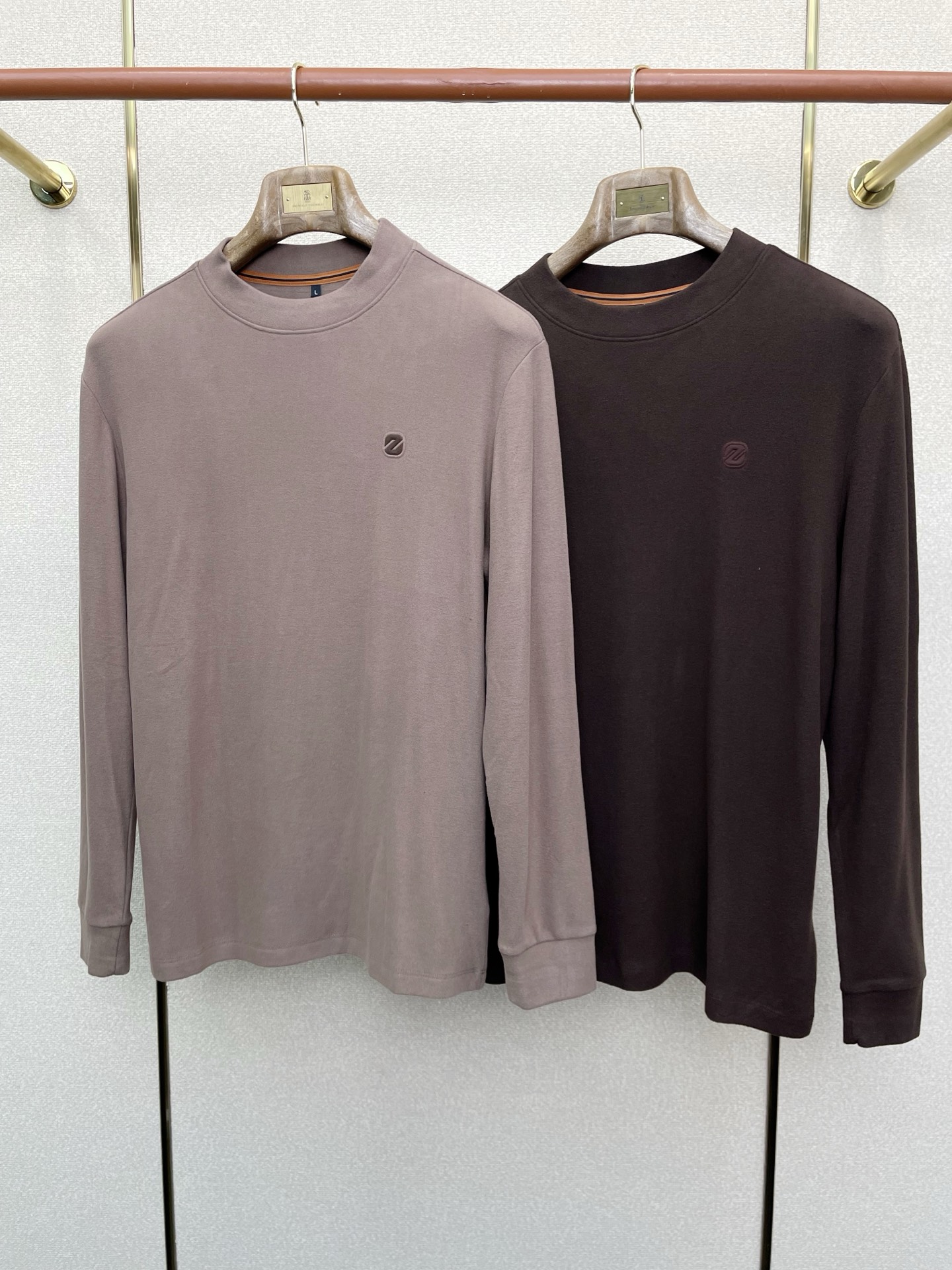 NO:628031,.ZEGNA Zegna exclusively supplies new original men's casual fleece long sleeves. High-end customization. High-end version. Fashionable and versatile imported fabrics. Super soft and delicate feel. Skin-friendly and comfortable to wear. High-end boutique. The upper body is finely made by the OEM. It is a must-have item for men. Three standards are complete. Size M-4XL,,zegna,alexander wang19860909.ZEGNA杰尼亚独家专供新款原单男士休闲抓绒长袖 高端定制 高端版本 时尚百搭爆款进口面料 手感超柔软细腻 穿着亲肤舒适 高端精品 代工厂精细做上身非常赞 男士必备单品 三标齐全 码数M-4XL,,zegna,alexander wang,Men's clothing