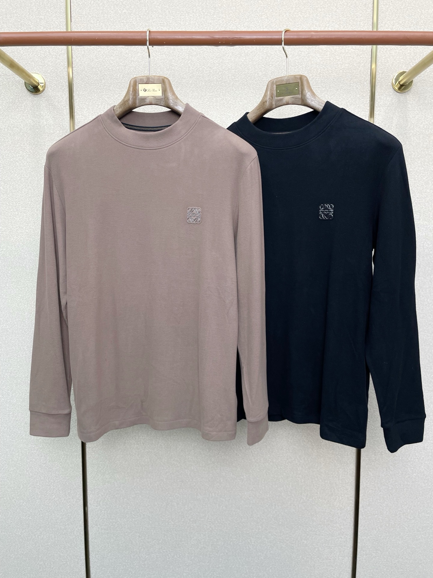 NO:624871,.LOEWE exclusively supplies new original men's casual fleece long sleeves, high-end customization, high-end version, fashionable and versatile imported fabrics, super soft and delicate to the touch, skin-friendly and comfortable to wear, high-end boutique, the upper body is exquisitely made by the OEM, a must-have item for men, complete with three standards, size M-4XL,,loewe,loewe,alexander wang19860909.LOEWE罗意威独家专供新款原单男士休闲抓绒长袖 高端定制 高端版本 时尚百搭爆款进口面料 手感超柔软细腻 穿着亲肤舒适 高端精品 代工厂精细做上身非常赞 男士必备单品 三标齐全 码数M-4XL,,loewe,loewe,alexander wang,Men's clothing