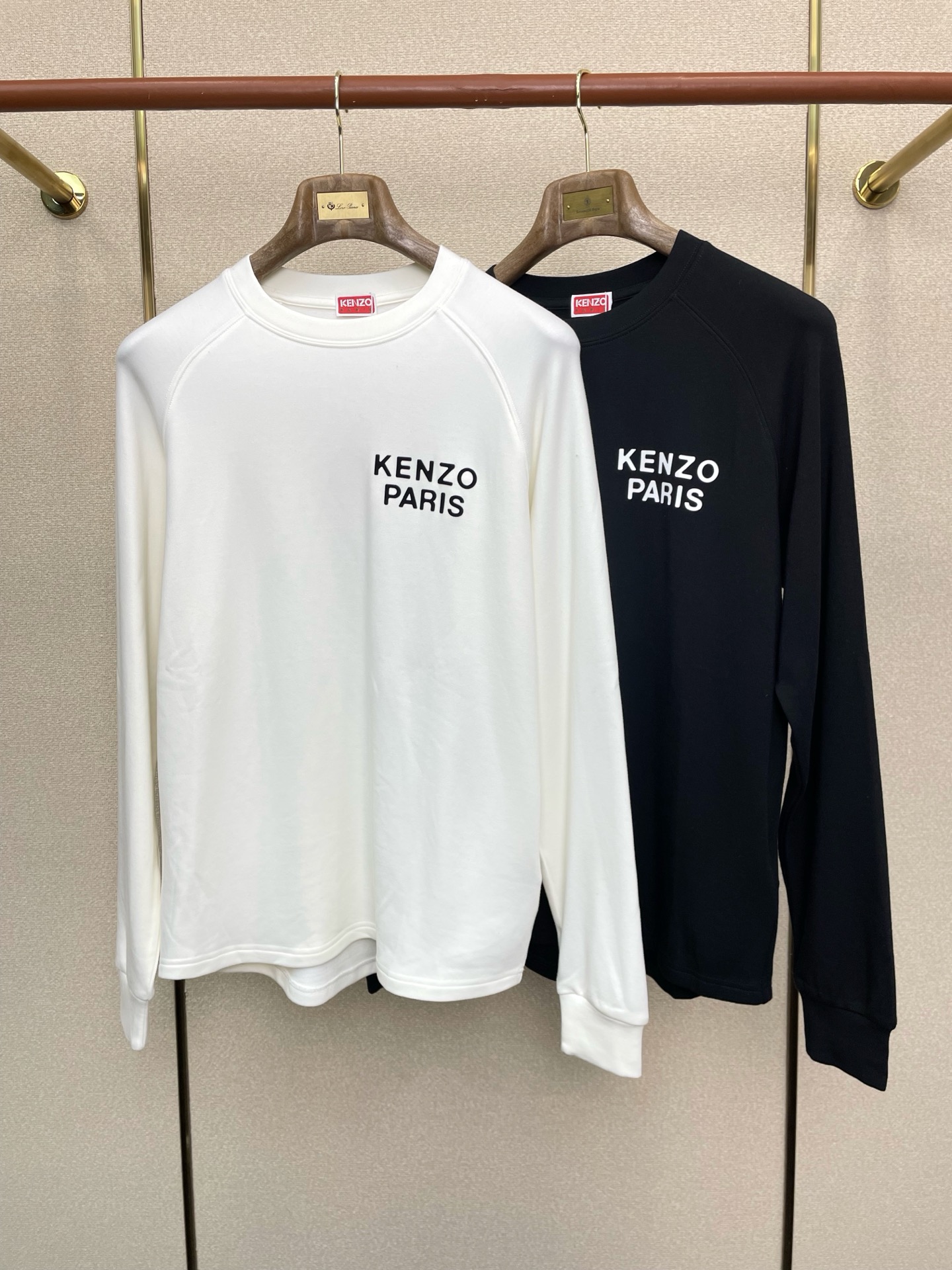 NO:624863,.KENZO exclusively supplies new original men's casual long sleeves. Fleece lining. Arc hem. High-end customization. High-end version. Fashionable and versatile imported fabrics. Super soft and delicate feel. Skin-friendly and comfortable to wear. High-end boutique. The upper body is exquisitely made by the OEM. A must-have item for men. Three complete standards. Size M-2XL,,alexander wang19860909.KENZO肯佐独家专供新款原单男士休闲长袖 内里抓绒面料 圆弧下摆 高端定制 高端版本 时尚百搭爆款进口面料 手感超柔软细腻 穿着亲肤舒适 高端精品 代工厂精细做上身非常赞 男士必备单品 三标齐全 码数M-2XL,,alexander wang,Men's clothing