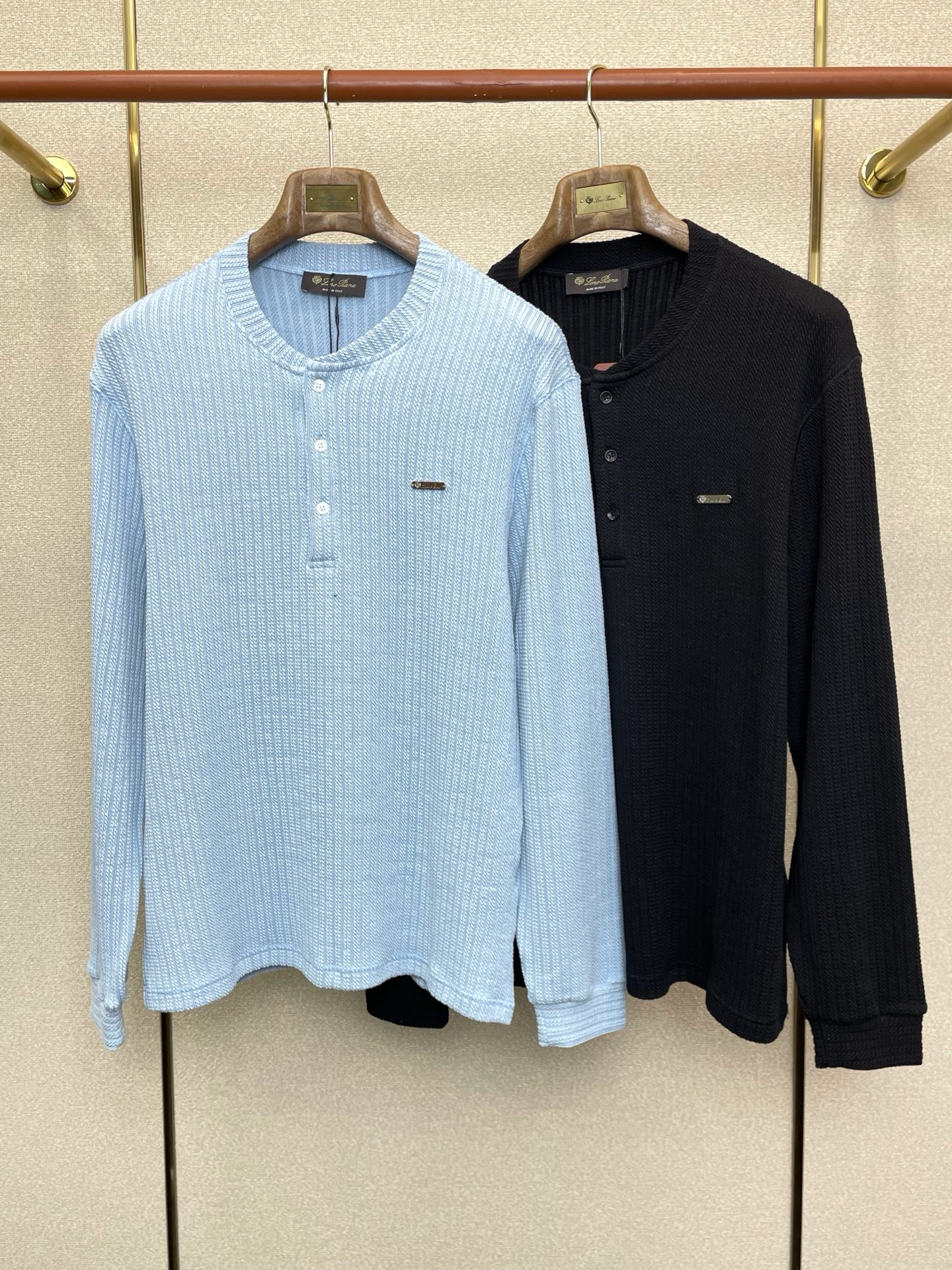 NO:624836,.LP-Loro Piana exclusively provides new original men's casual round-neck shirts. High-end customization. High version. Fashionable and versatile imported fabrics. Super soft and delicate feel. Skin-friendly and comfortable to wear. High-end boutique. The upper body is finely made by the factory. It is a must-have item for men. Three standards are complete. Size M-3XL,,loro piana,loro piana,shirts,alexander wang19860909.LP-Loro Piana诺悠翩雅独家专供新款原单男士休闲圆领衬衫 高端定制 高版本 时尚百搭爆款进口面料 手感超柔软细腻 穿着亲肤舒适 高端精品 代工厂精细做上身非常赞 男士必备单品 三标齐全 码数M-3XL,,loro piana,loro piana,shirts,alexander wang,Men's clothing