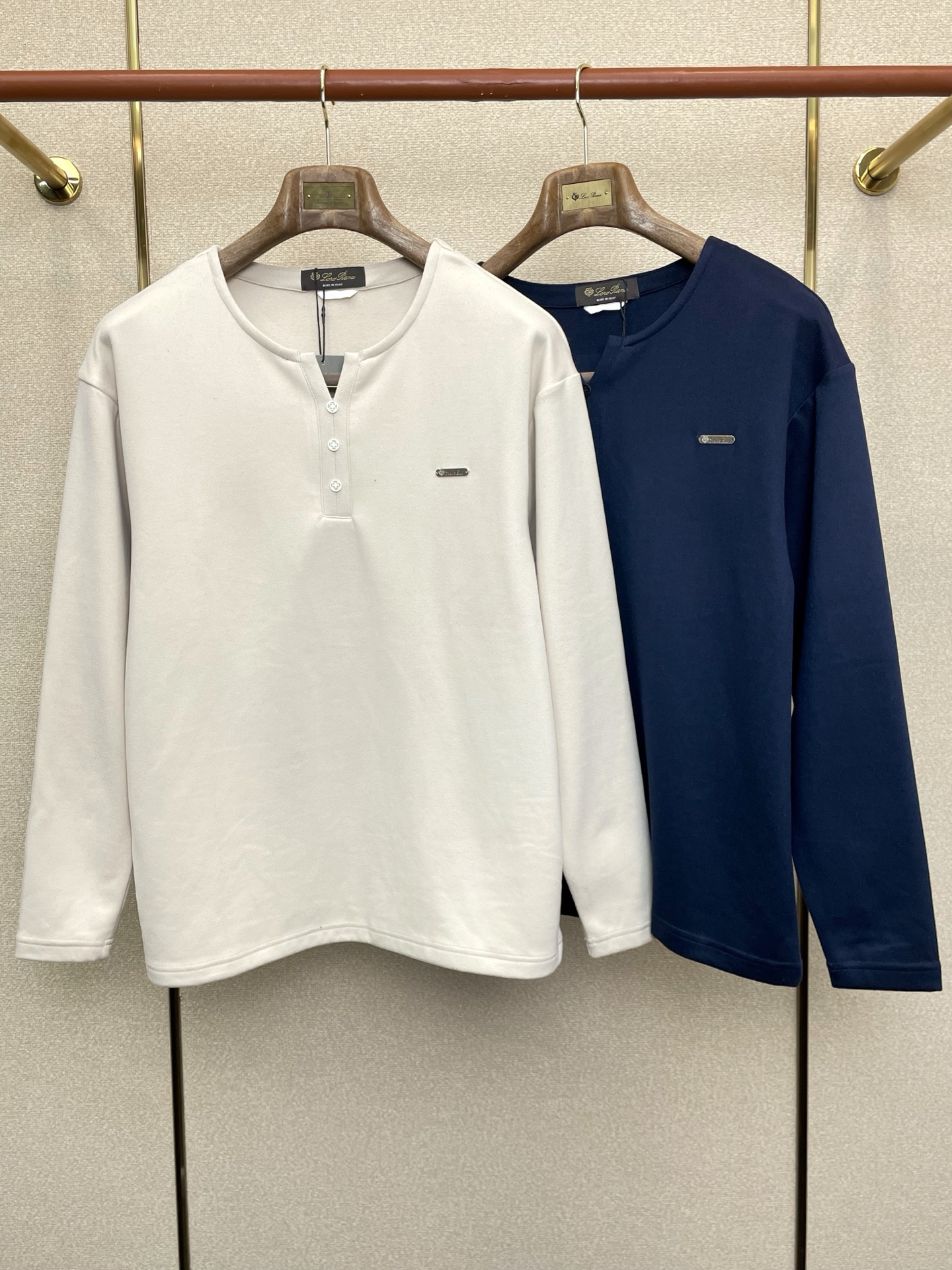 NO:624854,.LP-Loro Piana exclusively provides new original men's casual round-neck shirts. High-end customization. High version. Fashionable and versatile imported fabrics. Super soft and delicate feel. Skin-friendly and comfortable to wear. High-end boutique. The upper body is finely made by the factory. It is a must-have item for men. Three standards are complete. Size M-3XL,,loro piana,loro piana,shirts,alexander wang19860909.LP-Loro Piana诺悠翩雅独家专供新款原单男士休闲圆领衬衫 高端定制 高版本 时尚百搭爆款进口面料 手感超柔软细腻 穿着亲肤舒适 高端精品 代工厂精细做上身非常赞 男士必备单品 三标齐全 码数M-3XL,,loro piana,loro piana,shirts,alexander wang,Men's clothing