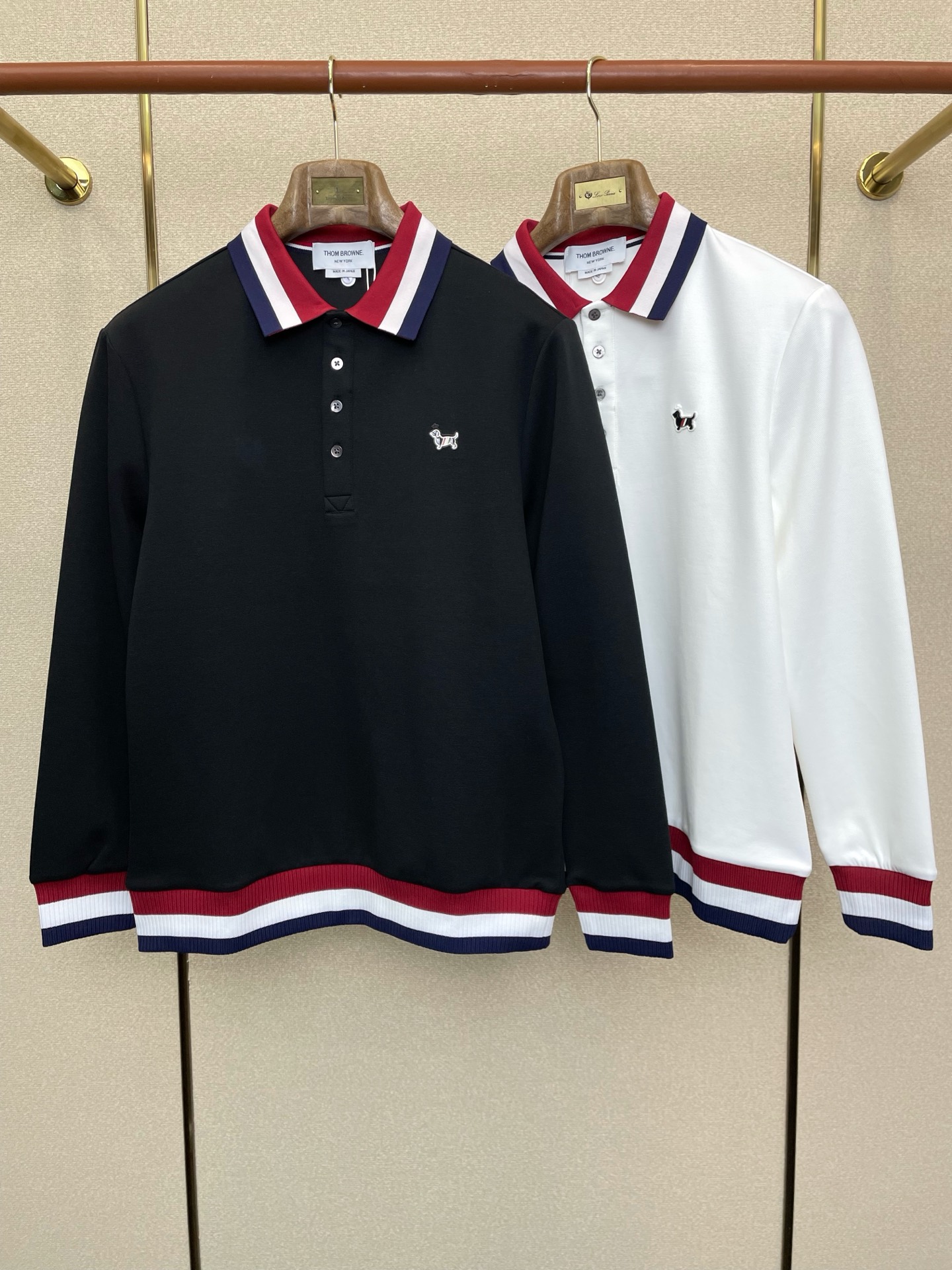 NO:628048,.Moncler exclusively supplies new original men's casual sweatshirts. High-end customization. High version. Fashionable and versatile imported fabrics. Super soft and delicate feel. Skin-friendly and comfortable to wear. High-end boutique. The upper body is finely made by the factory. It is a must-have item for men. Three standards are complete. Size M-3XL, Moncler, hoodie, sweatshirts, alexander wang19860909.Moncler蒙口独家专供新款原单男士休闲卫衣 高端定制 高版本 时尚百搭爆款进口面料 手感超柔软细腻 穿着亲肤舒适 高端精品 代工厂精细做上身非常赞 男士必备单品 三标齐全 码数M-3XL,,Moncler,hoodie,sweatshirts,alexander wang,Men's clothing