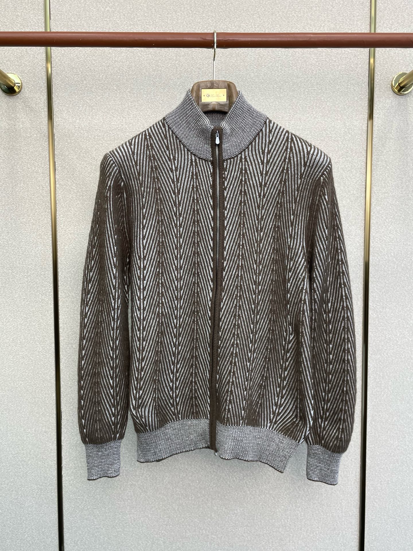 NO:628205,.BC-Brunello Cucineli Brunello Cucineli exclusively provides new original men's casual zipper sweaters, high-end customization, high version, fashionable and versatile imported fabrics, super soft and delicate to the touch, skin-friendly and comfortable to wear, high-end boutique, the upper body is exquisitely made by the factory, a must-have item for men, complete with three standards, code number 48.50.52.54,, brunello cucinelli, sweaters, alexander wang19860909.BC-Brunello Cucineli 布鲁内洛 库奇內利独家专供新款原单男士休闲拉链毛衣 高端定制 高版本 时尚百搭爆款进口面料 手感超柔软细腻 穿着亲肤舒适 高端精品 代工厂精细做上身非常赞 男士必备单品 三标齐全 码数48.50.52.54,,brunello cucinelli,sweaters,alexander wang,Men's clothing