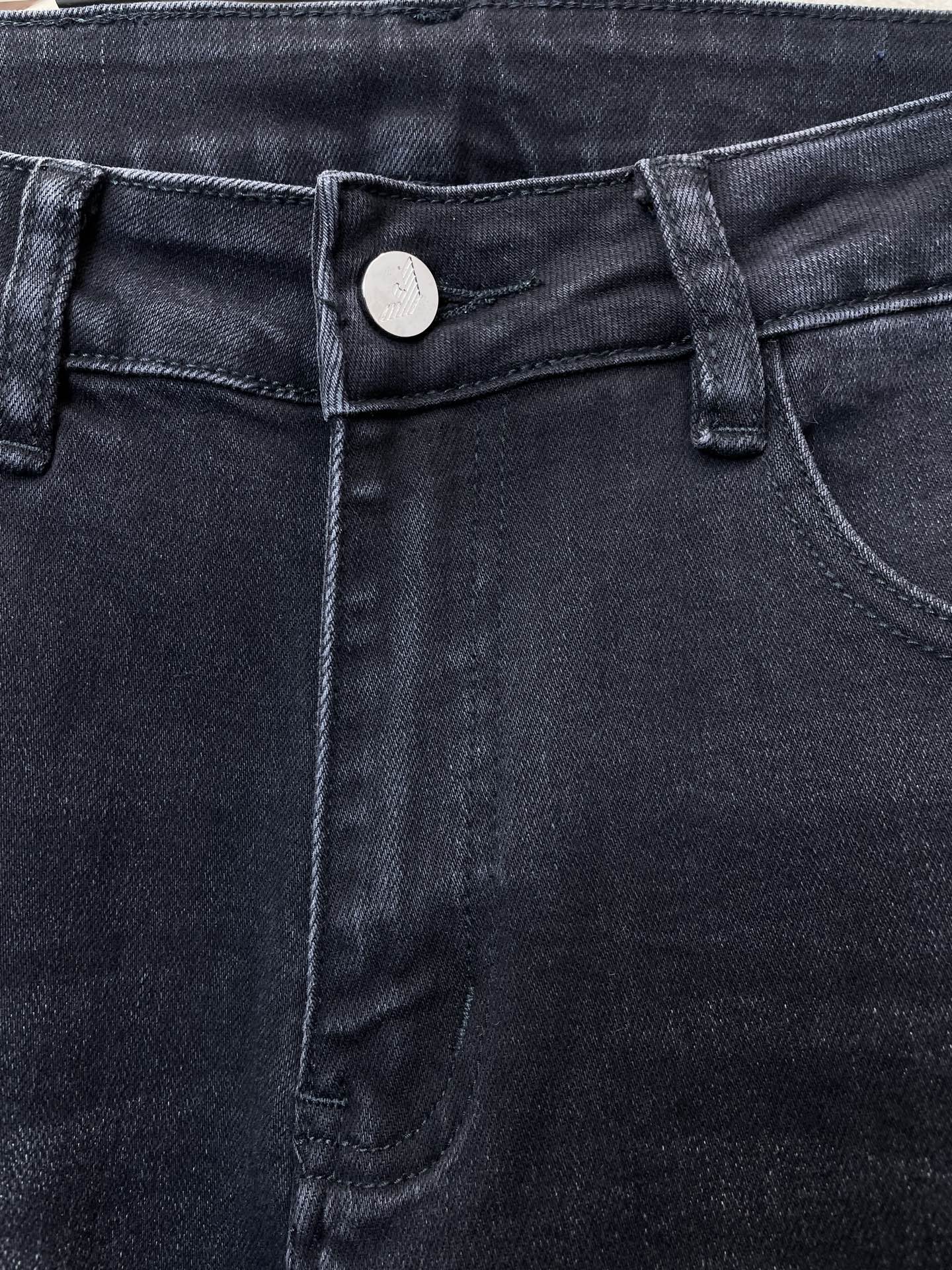 。ARMANI阿玛尼💥砸锅卖铁都要上的新款！新款休闲牛仔裤👖高端版本 专柜定制面料 透气舒适度高，细节无