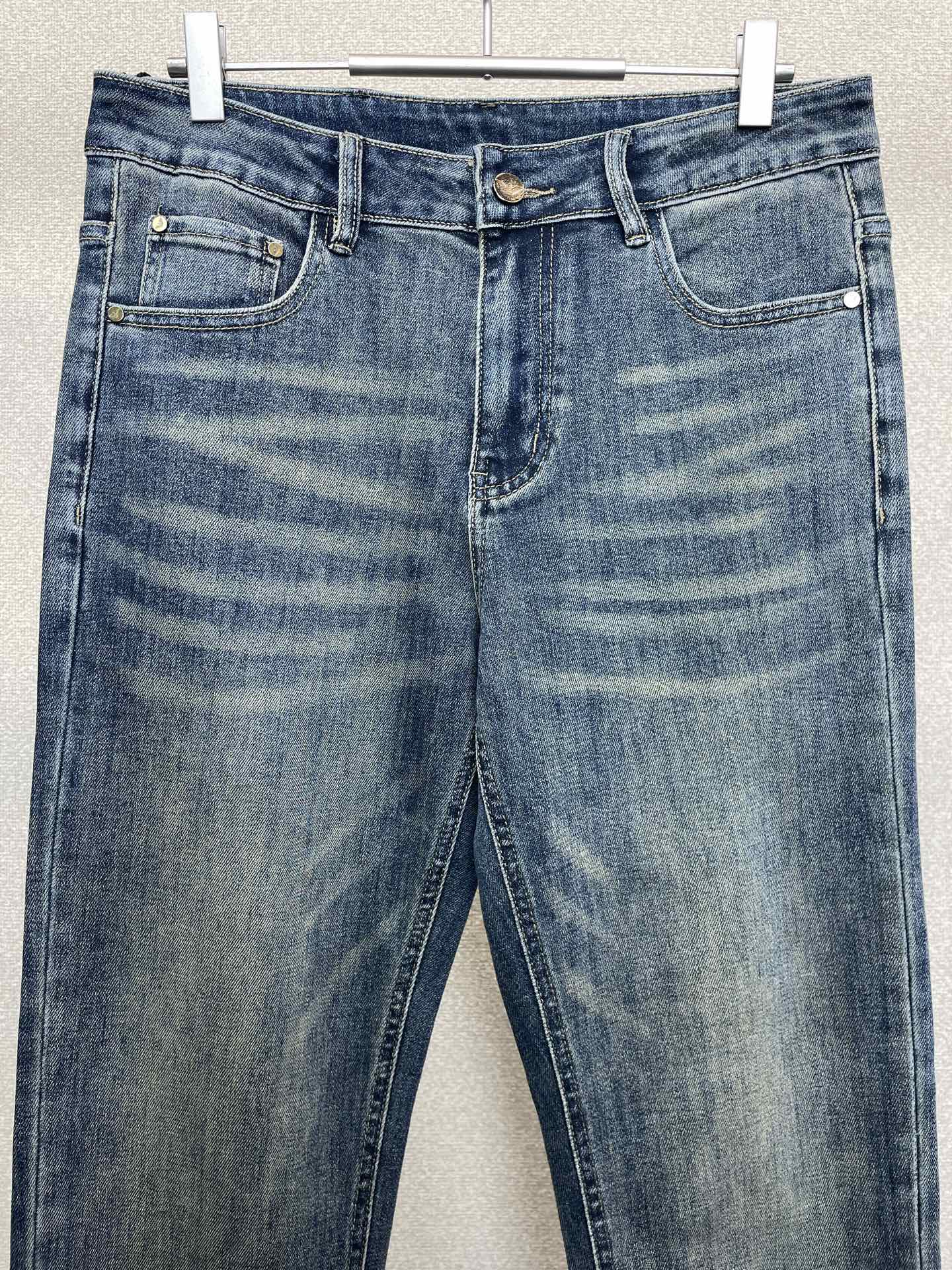 。ARMANI阿玛尼💥砸锅卖铁都要上的新款！新款休闲牛仔裤👖高端版本 专柜定制面料 透气舒适度高，细节无