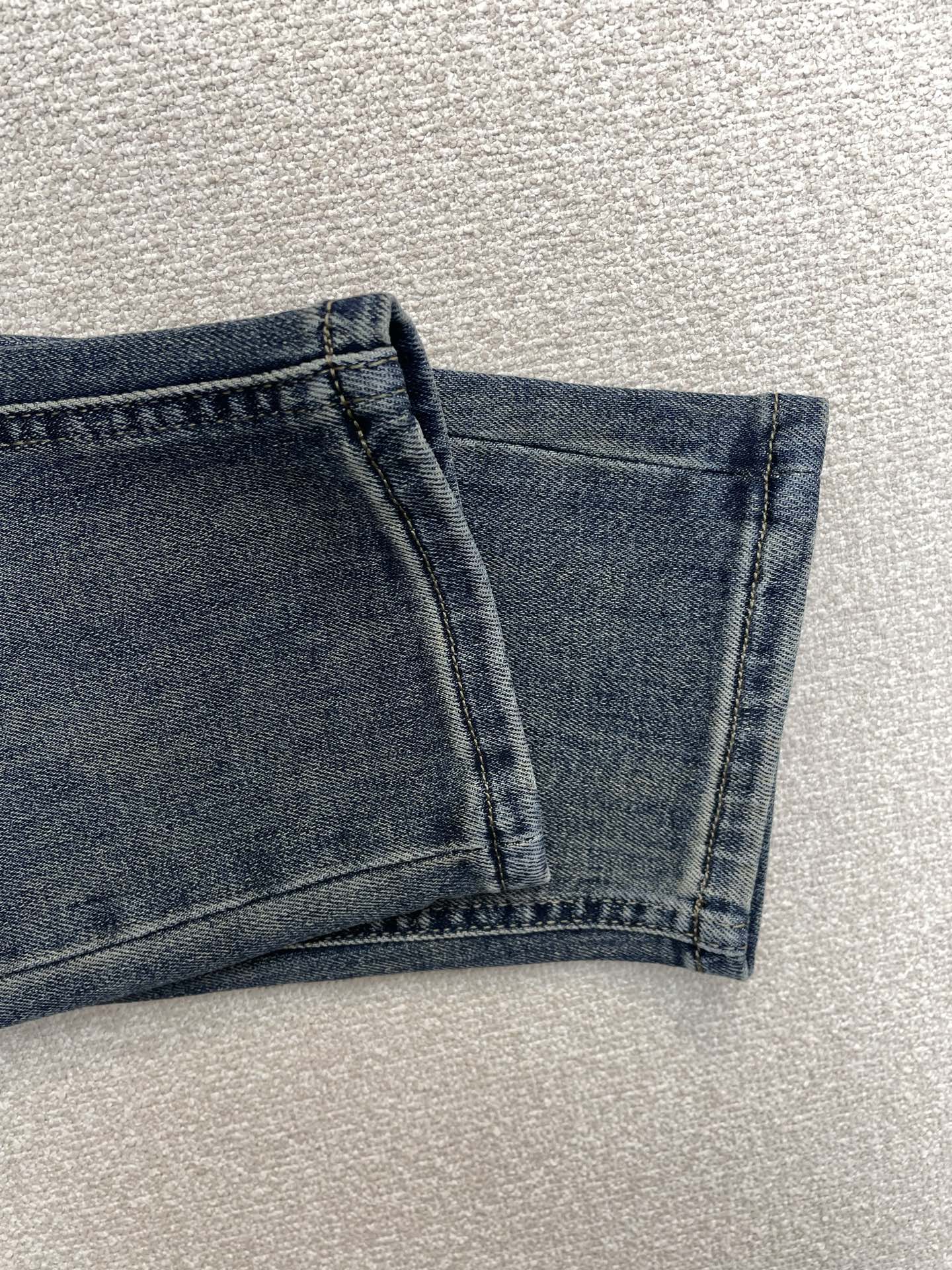 。ARMANI阿玛尼💥砸锅卖铁都要上的新款！新款休闲牛仔裤👖高端版本 专柜定制面料 透气舒适度高，细节无