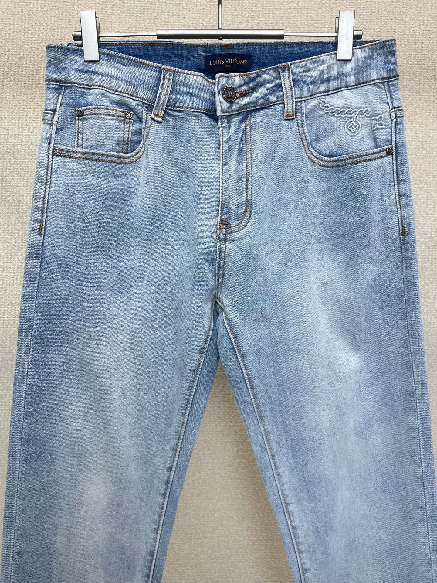 。Louis Vuitton路易威登💥砸锅卖铁都要上的新款！新款休闲牛仔裤👖高端版本 专柜定制面料 透气