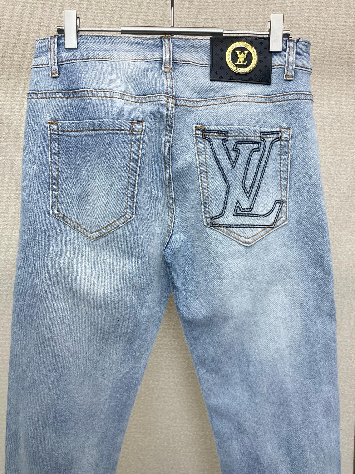 。Louis Vuitton路易威登💥砸锅卖铁都要上的新款！新款休闲牛仔裤👖高端版本 专柜定制面料 透气