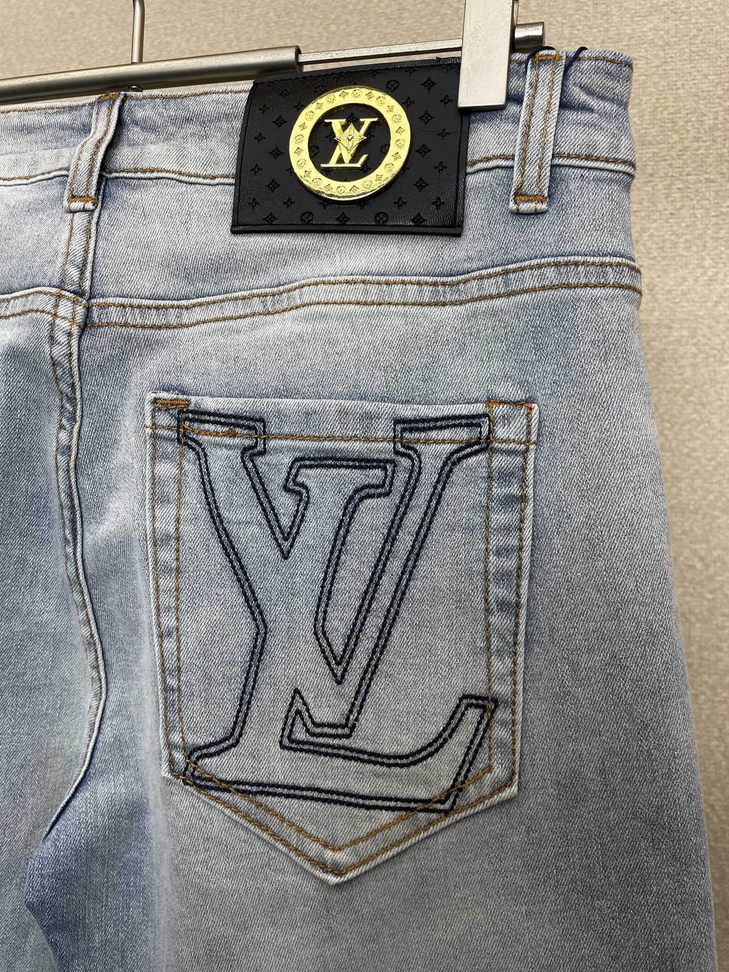 。Louis Vuitton路易威登💥砸锅卖铁都要上的新款！新款休闲牛仔裤👖高端版本 专柜定制面料 透气