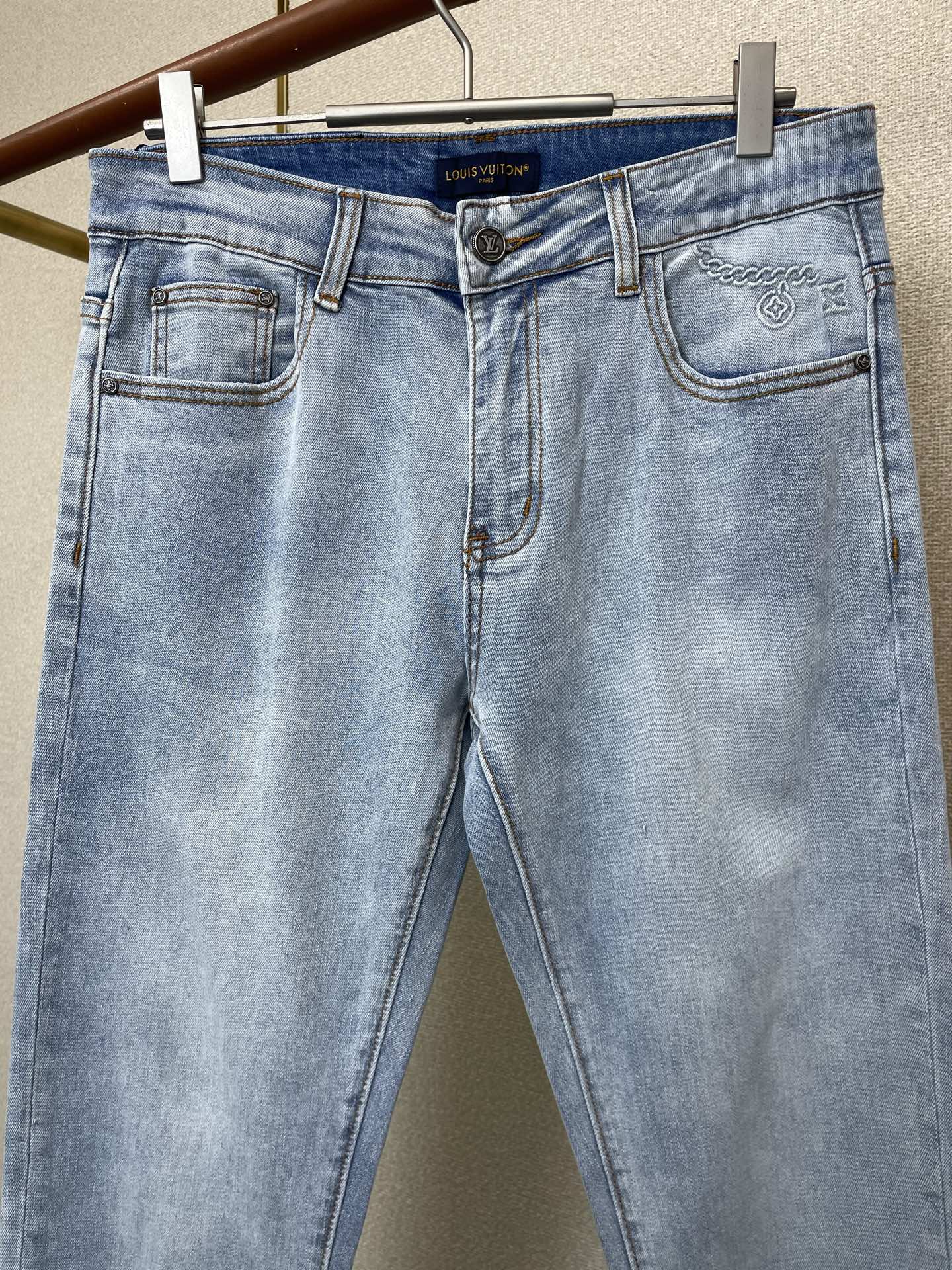 。Louis Vuitton路易威登💥砸锅卖铁都要上的新款！新款休闲牛仔裤👖高端版本 专柜定制面料 透气