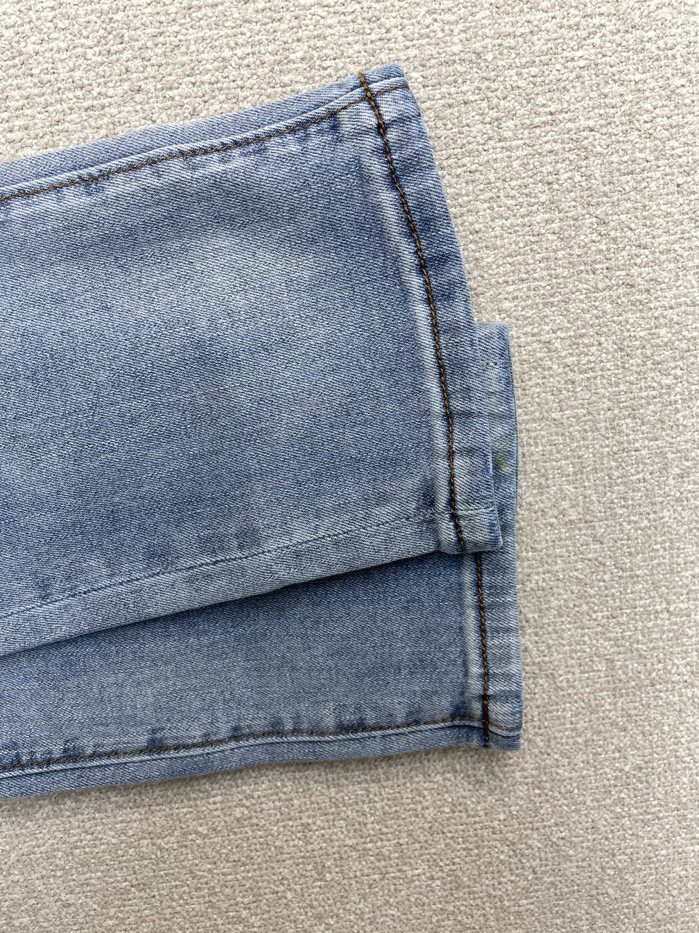 。Louis Vuitton路易威登💥砸锅卖铁都要上的新款！新款休闲牛仔裤👖高端版本 专柜定制面料 透气