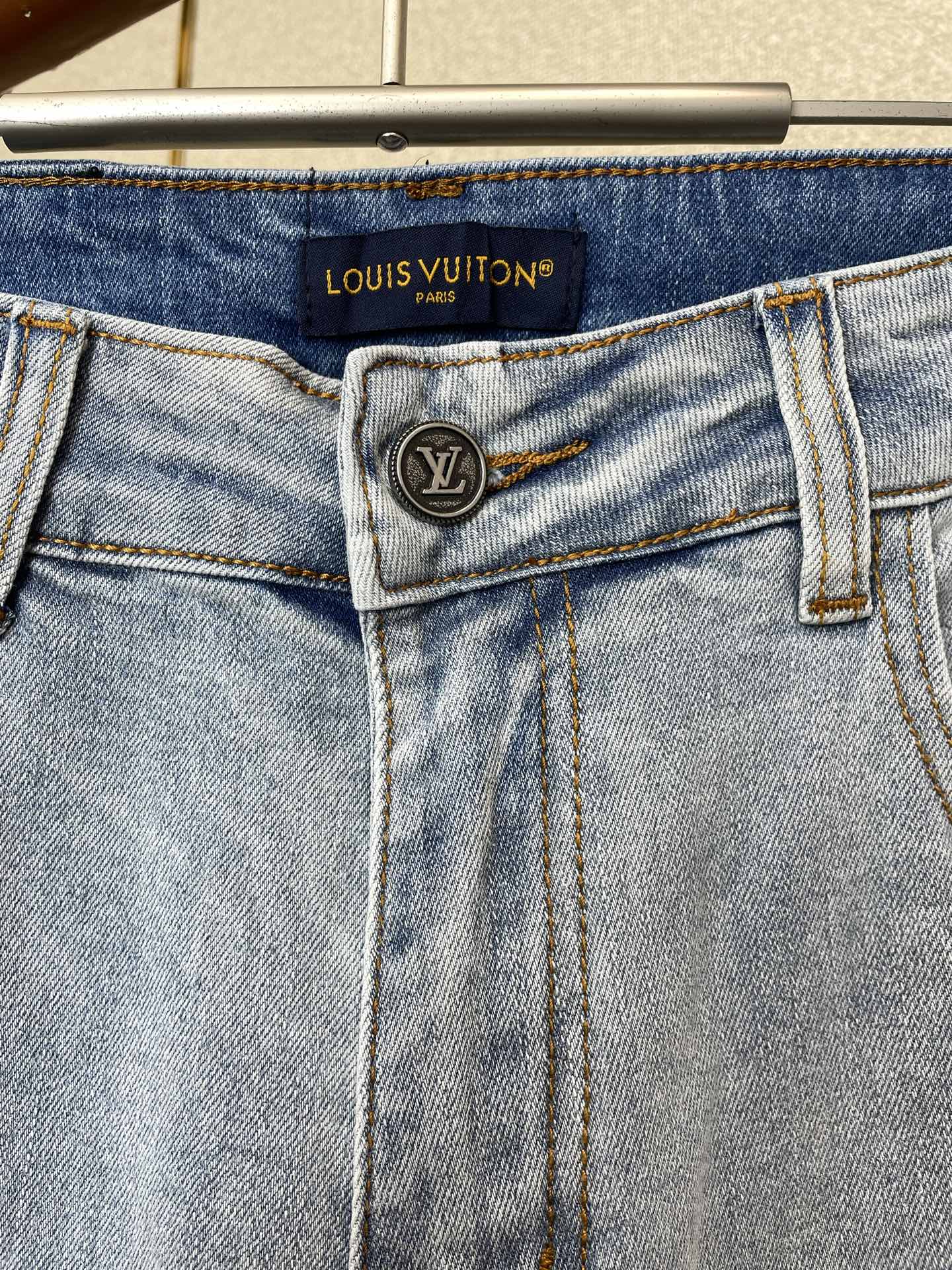 。Louis Vuitton路易威登💥砸锅卖铁都要上的新款！新款休闲牛仔裤👖高端版本 专柜定制面料 透气