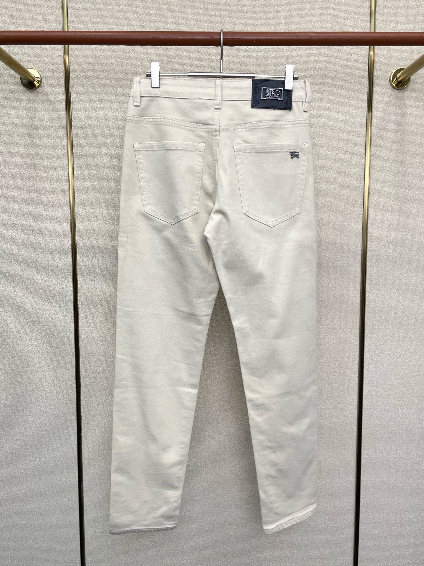 。Burberry巴宝莉💥砸锅卖铁都要上的新款！新款休闲牛仔裤👖高端版本 专柜定制面料 透气舒适度高，细