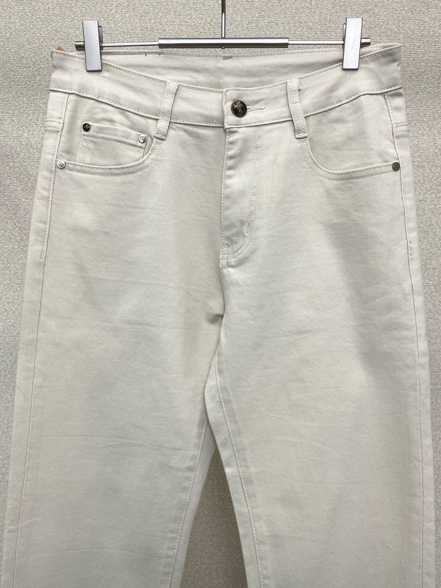 。Burberry巴宝莉💥砸锅卖铁都要上的新款！新款休闲牛仔裤👖高端版本 专柜定制面料 透气舒适度高，细