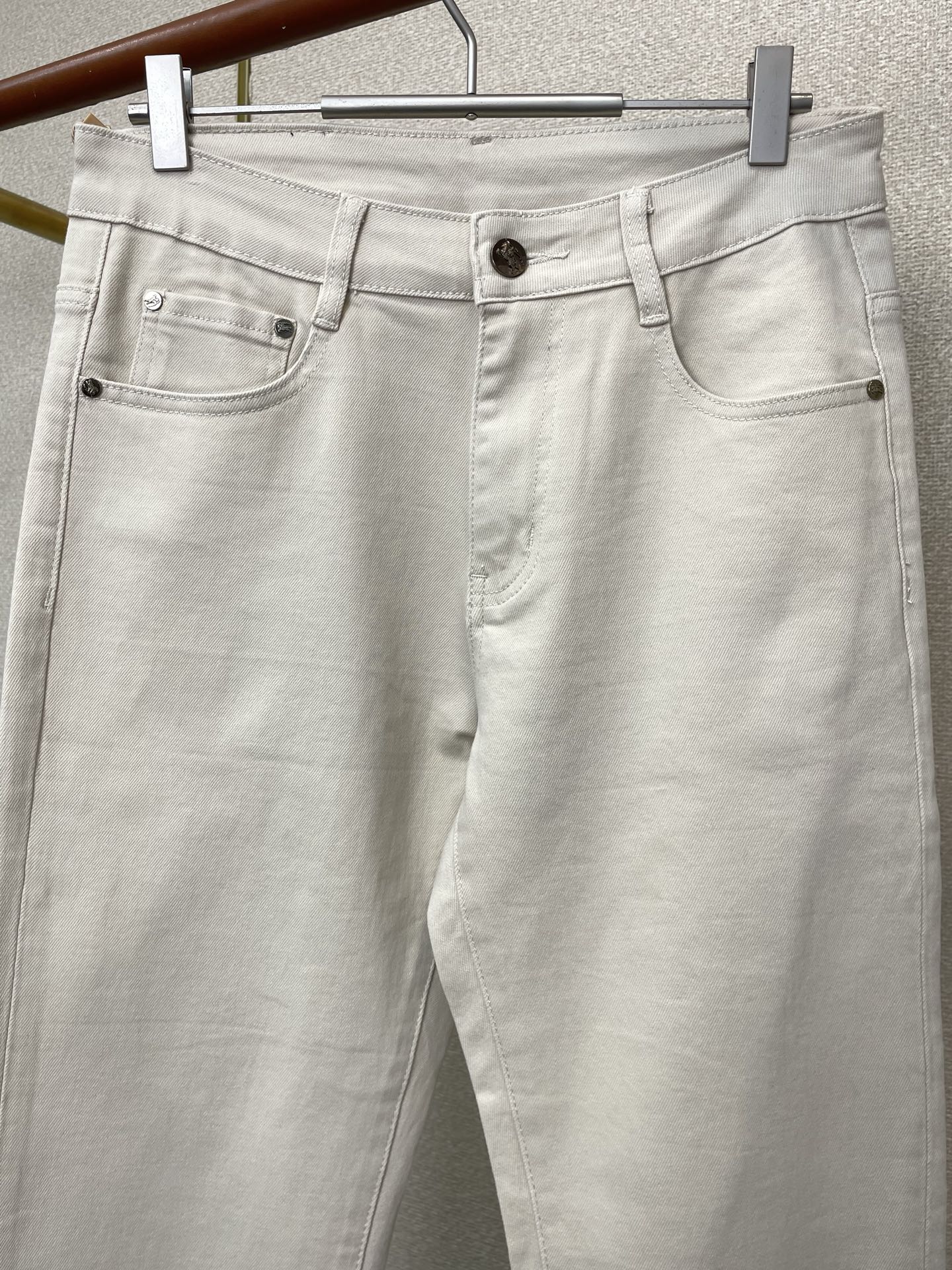 。Burberry巴宝莉💥砸锅卖铁都要上的新款！新款休闲牛仔裤👖高端版本 专柜定制面料 透气舒适度高，细