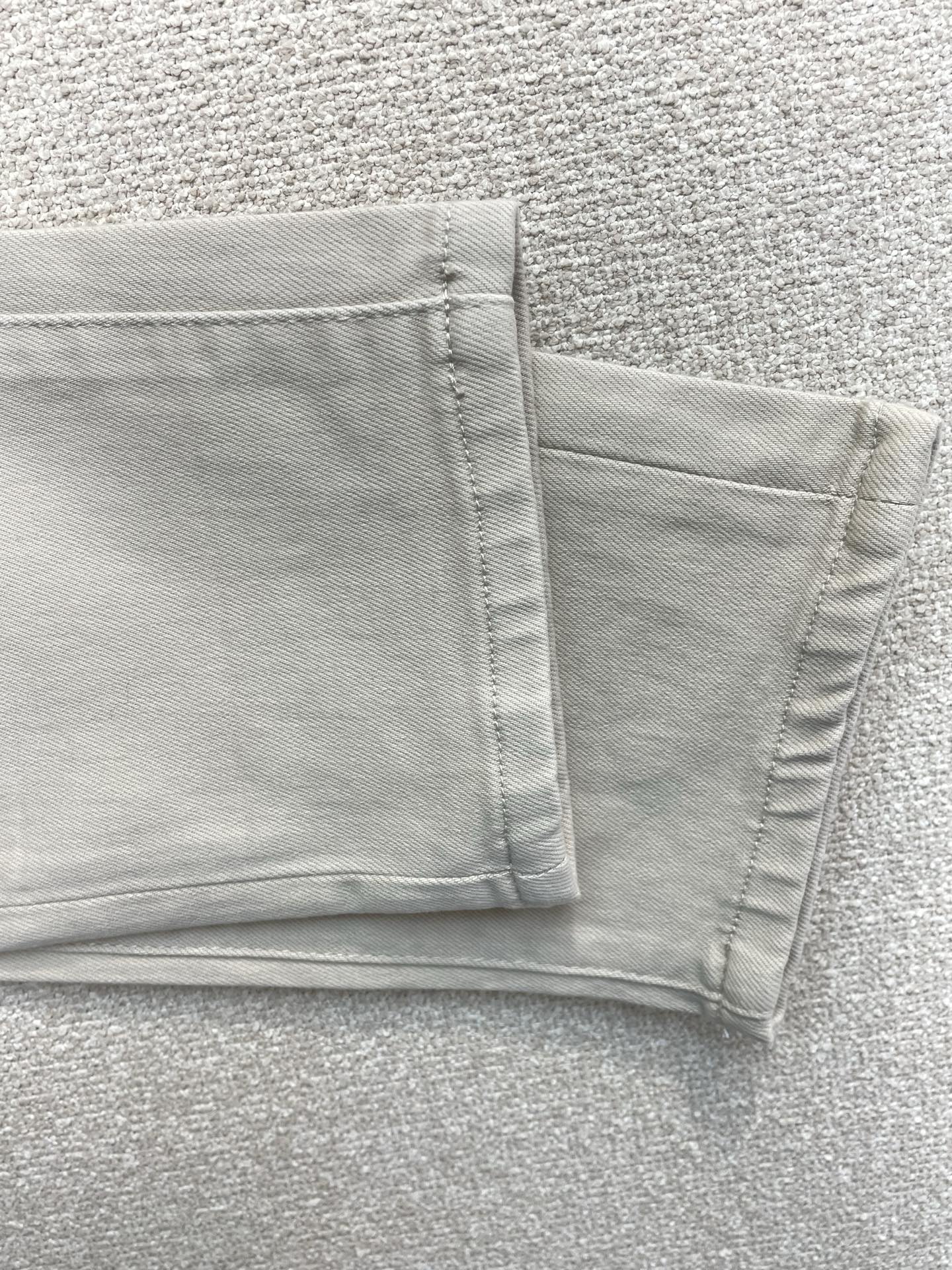 。Burberry巴宝莉💥砸锅卖铁都要上的新款！新款休闲牛仔裤👖高端版本 专柜定制面料 透气舒适度高，细