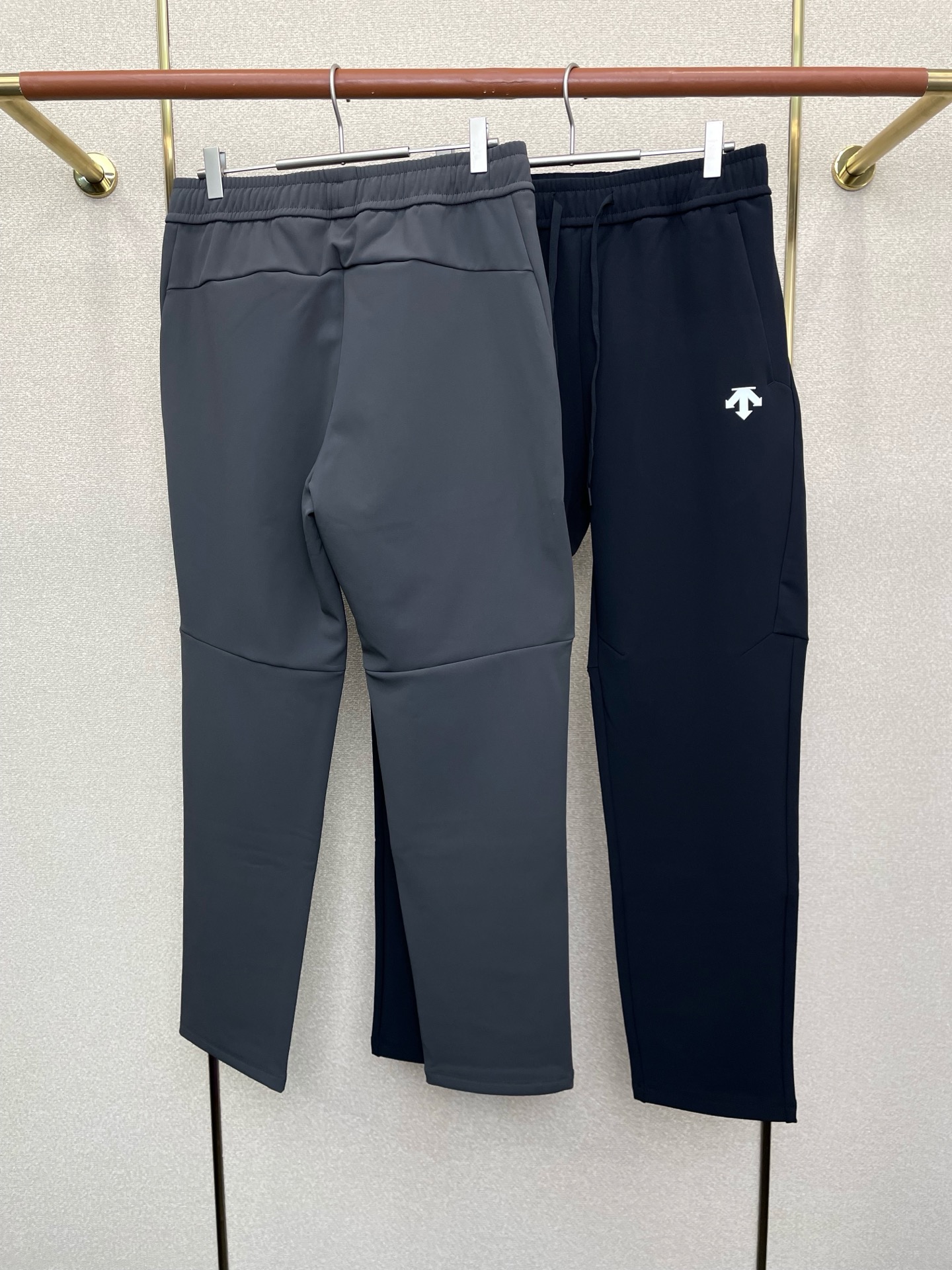 。DESCENTE迪桑特💥砸锅卖铁都要上的新款！新款休闲裤 高端版本！专柜定制面料 透气舒适度高，细节无