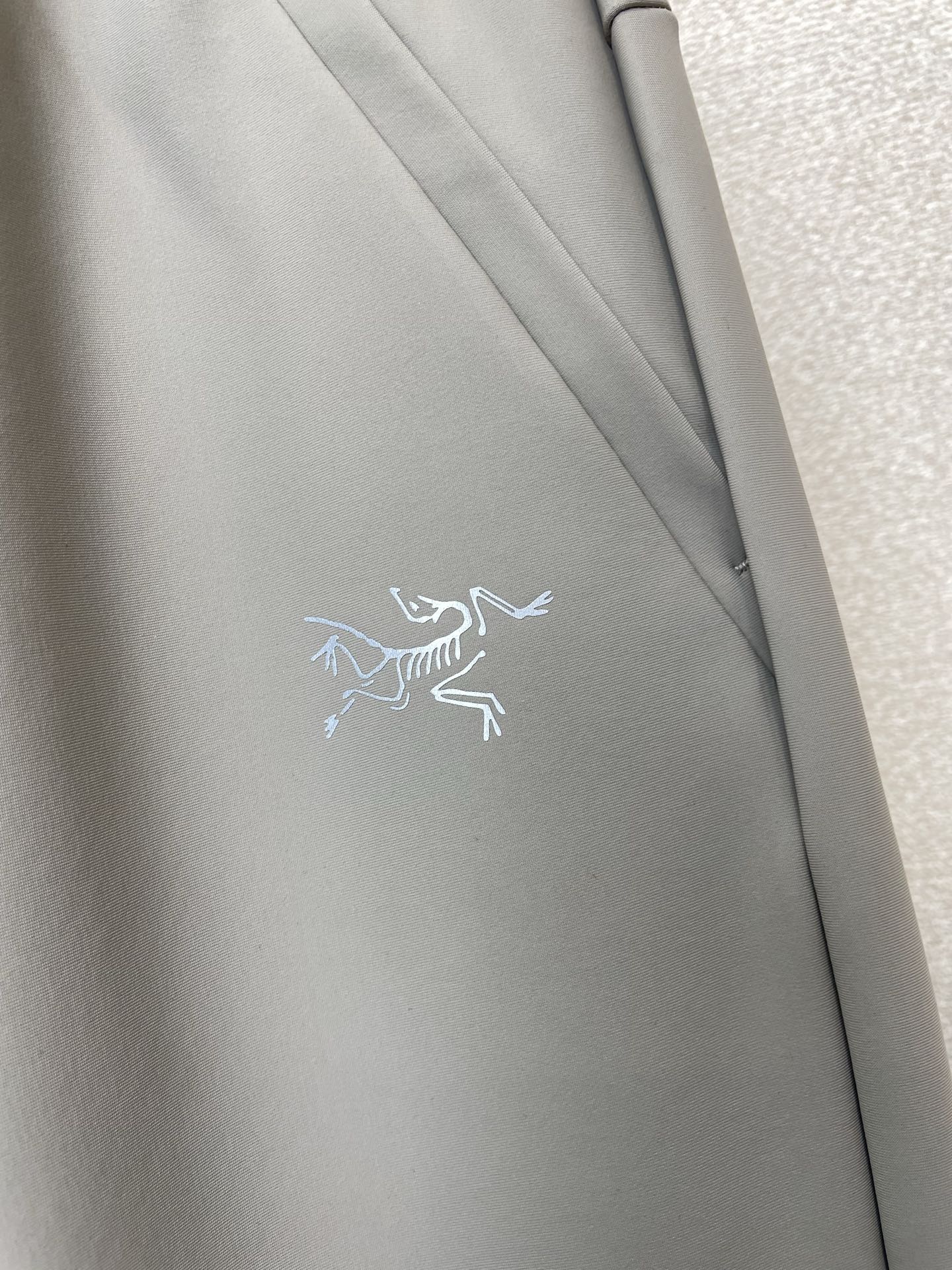 。Arc’teryx始祖鸟💥砸锅卖铁都要上的新款！新款休闲裤 高端版本！专柜定制面料 透气舒适度高，细节