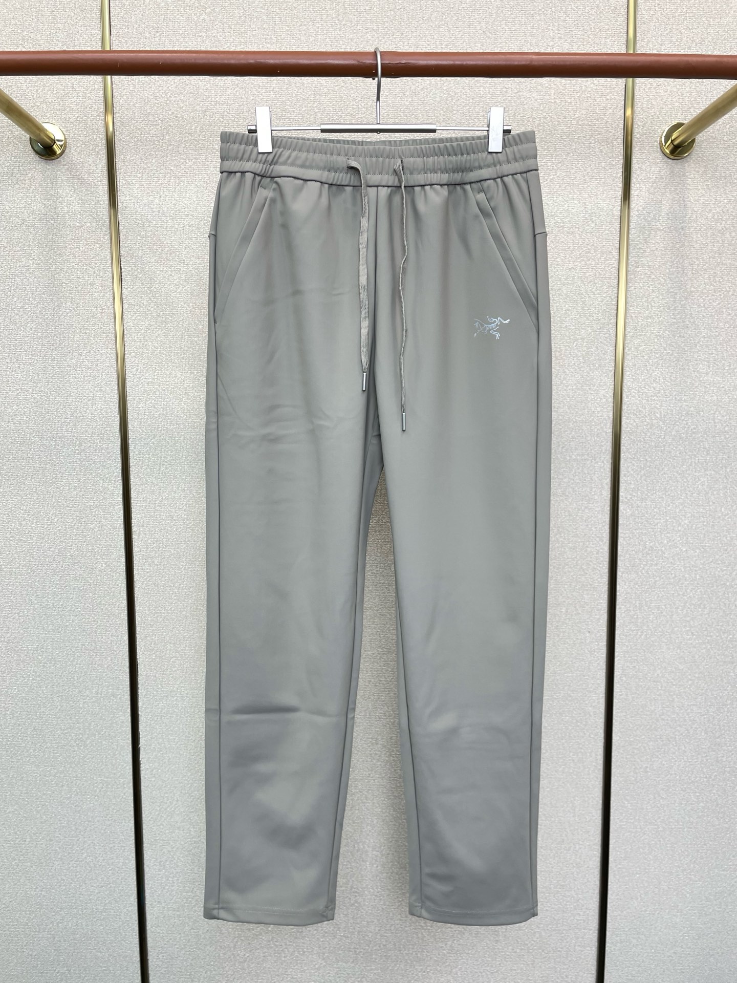 。Arc’teryx始祖鸟💥砸锅卖铁都要上的新款！新款休闲裤 高端版本！专柜定制面料 透气舒适度高，细节