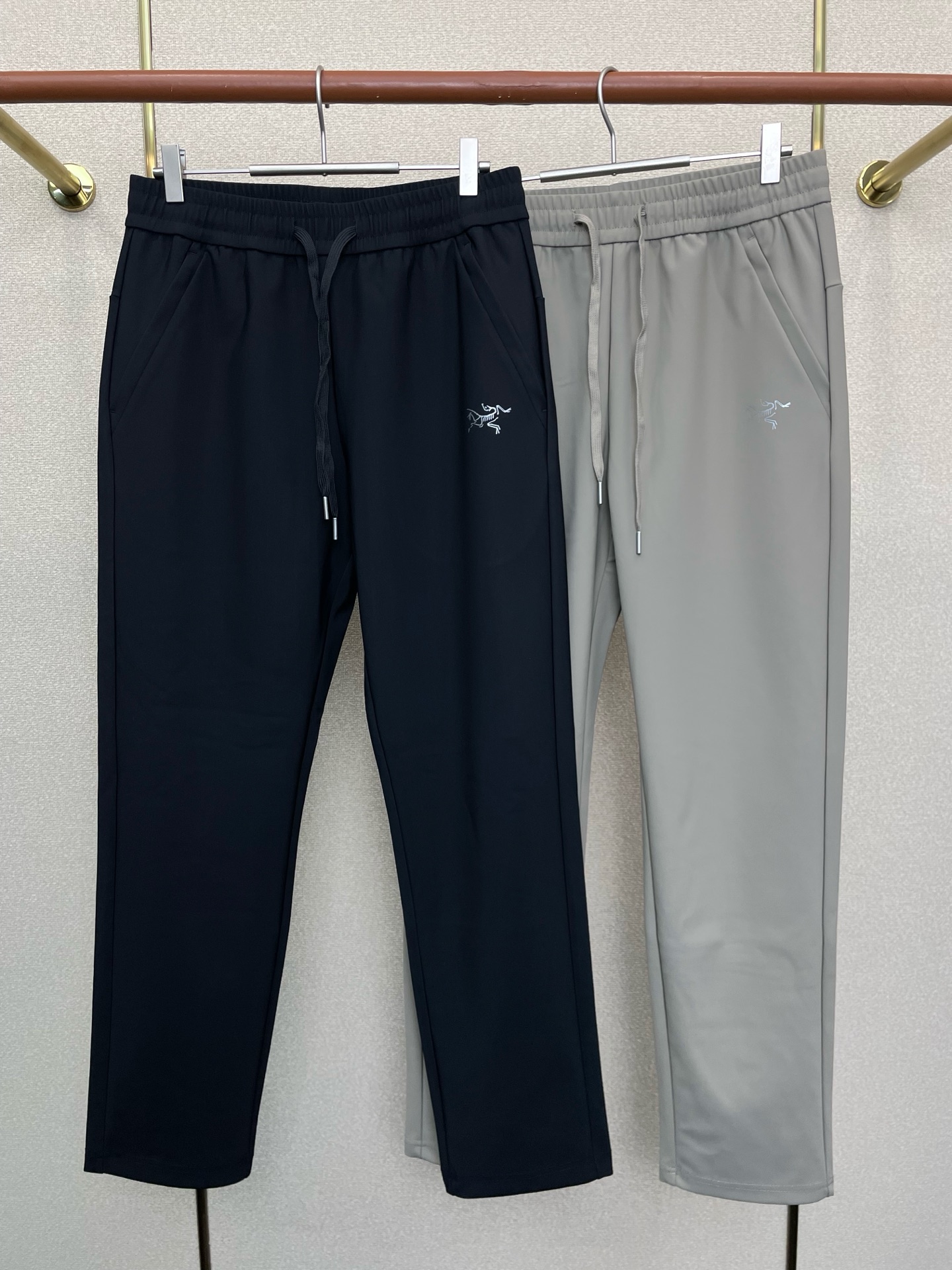 NO:656796,.Arc’teryx is a new model that everyone will buy!  New casual pants high-end version!  Custom-made fabrics at the counter are highly breathable and comfortable, with impeccable details and brand element design concepts, reflecting high quality. It feels delicate and soft!  It presents a casual cut and the upper body shape is awesome!  Size M-4XL,arc'teryx,alexander wang19860909.Arc’teryx始祖鸟砸锅卖铁都要上的新款！新款休闲裤 高端版本！专柜定制面料 透气舒适度高,细节无可挑剔,品牌元素设计理念,体现高品质.手感细腻柔软！呈现休闲裁剪,上身版型超赞！码数M-4XL,arc'teryx,alexander wang,Men's clothing