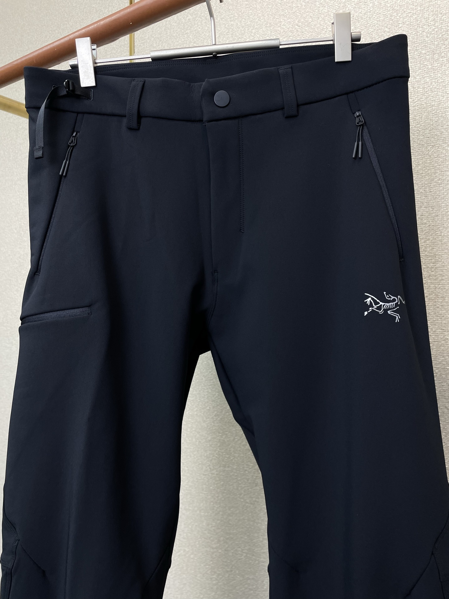 。Arc’teryx始祖鸟💥砸锅卖铁都要上的新款！新款休闲裤 高端版本！专柜定制面料 透气舒适度高，细节