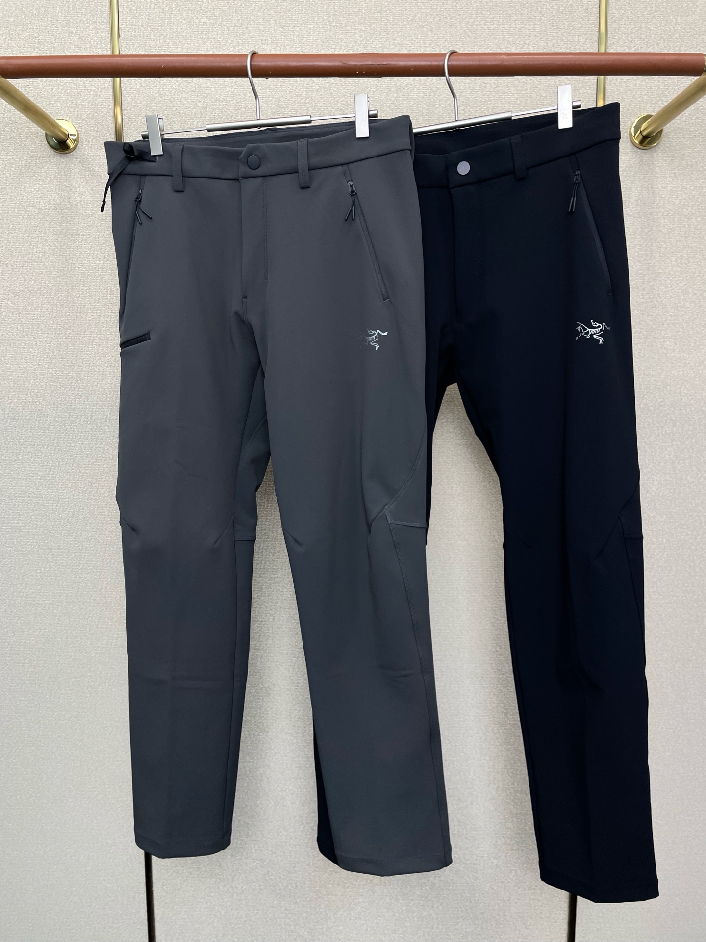 。Arc’teryx始祖鸟💥砸锅卖铁都要上的新款！新款休闲裤 高端版本！专柜定制面料 透气舒适度高，细节