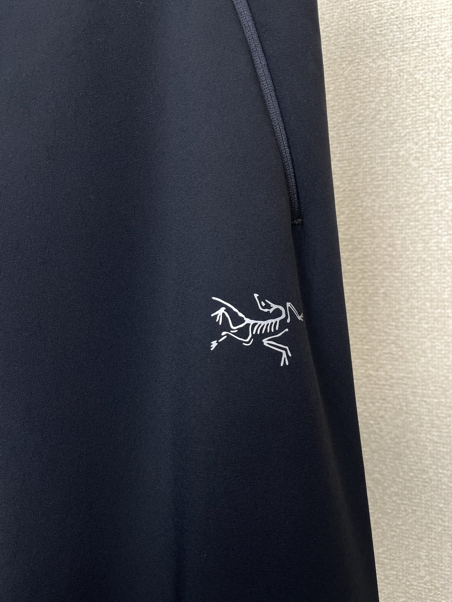 。Arc’teryx始祖鸟💥砸锅卖铁都要上的新款！新款休闲裤 高端版本！专柜定制面料 透气舒适度高，细节