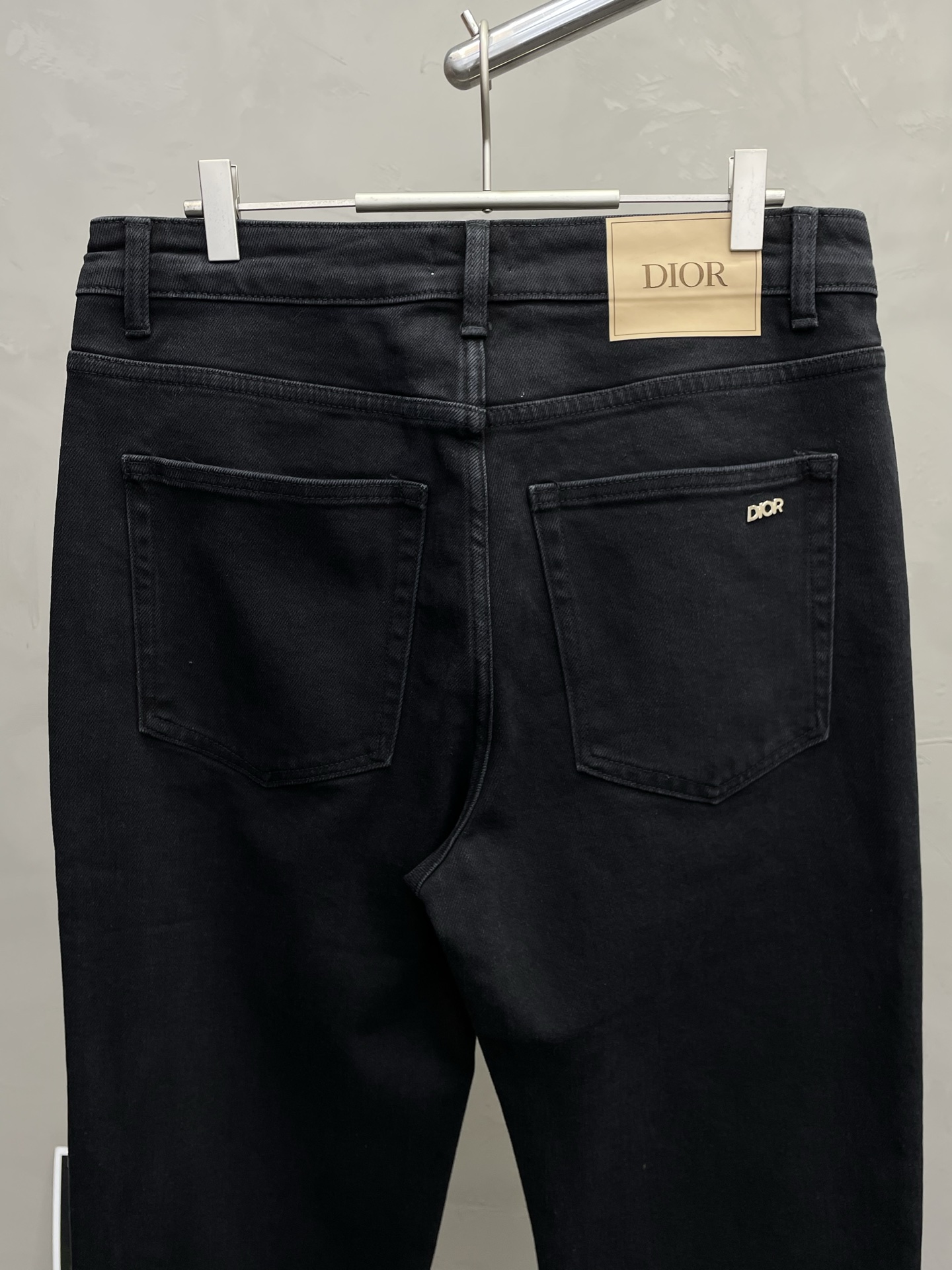 。Dior迪奥💥砸锅卖铁都要上的新款！新款 休闲牛仔裤👖高端版本 专柜定制面料 透气舒适度高，细节无可挑