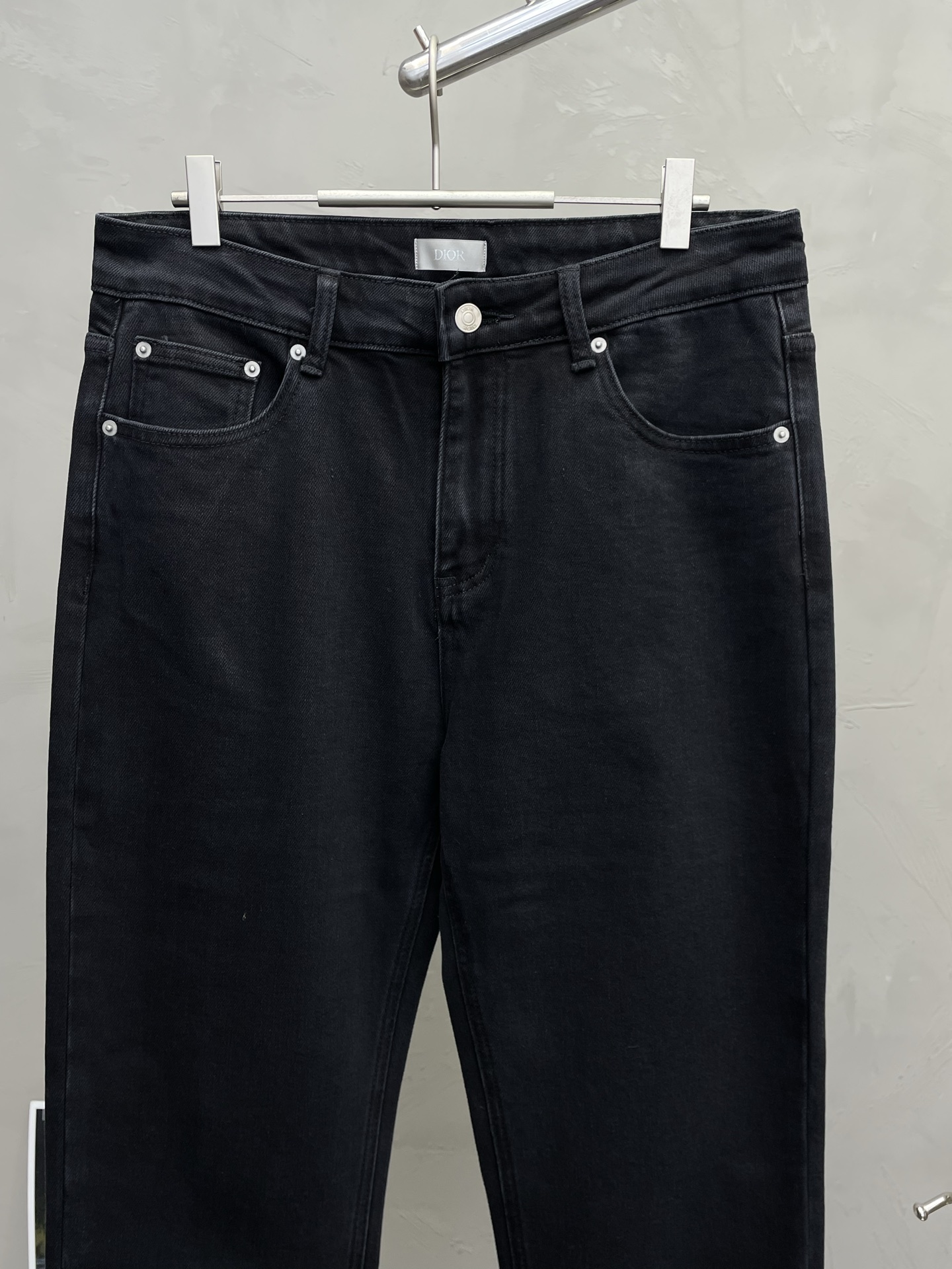 。Dior迪奥💥砸锅卖铁都要上的新款！新款 休闲牛仔裤👖高端版本 专柜定制面料 透气舒适度高，细节无可挑
