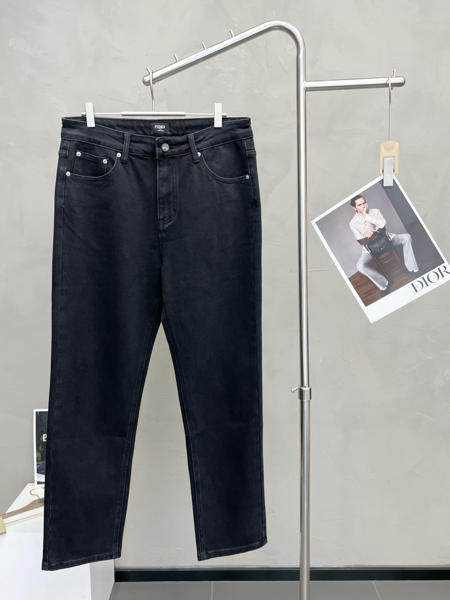 NO:656766,.FENDI Fendi’s new style is a must-have!  New high-end version of casual jeans, customized fabrics at the counter, with high breathability and comfort, impeccable details, brand element design concept, reflecting high quality. It feels delicate and soft!  It presents a casual cut and the upper body shape is awesome!  Code number 29-36,,fendi,fendi,jeans,alexander wang19860909.FENDI芬迪砸锅卖铁都要上的新款！新款 休闲牛仔裤高端版本 专柜定制面料 透气舒适度高,细节无可挑剔,品牌元素设计理念,体现高品质.手感细腻柔软！呈现休闲裁剪,上身版型超赞！码数29-36,,fendi,fendi,jeans,alexander wang,Men's clothing