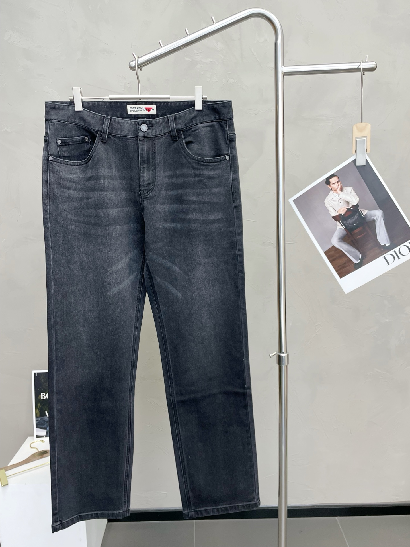 NO:649312,.Burberry exclusively offers new high-end versions of casual jeans. Customized fabrics at the counter. Highly breathable and comfortable, with impeccable details. The brand element design concept embodies high quality. It feels delicate and soft!  It presents a casual cut and the upper body shape is awesome!  Code number 29-36,,burberry,burberry,jeans,alexander wang19860909.Burberry巴宝莉独家专供新款 休闲牛仔裤高端版本 专柜定制面料 透气舒适度高,细节无可挑剔,品牌元素设计理念,体现高品质.手感细腻柔软！呈现休闲裁剪,上身版型超赞！码数29-36,,burberry,burberry,jeans,alexander wang,Men's clothing