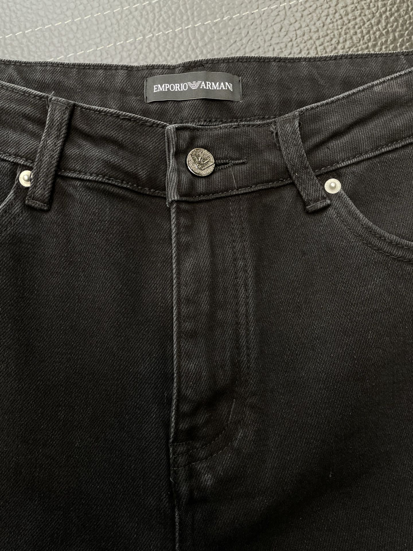 。ARMANI阿玛尼💥砸锅卖铁都要上的新款！新款 休闲牛仔裤👖高端版本 专柜定制面料 透气舒适度高，细节