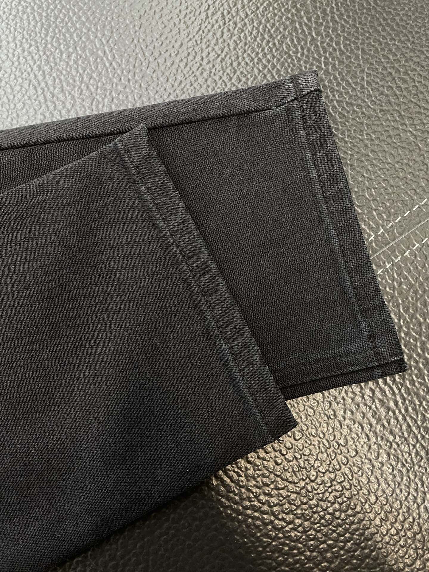 。ARMANI阿玛尼💥砸锅卖铁都要上的新款！新款 休闲牛仔裤👖高端版本 专柜定制面料 透气舒适度高，细节