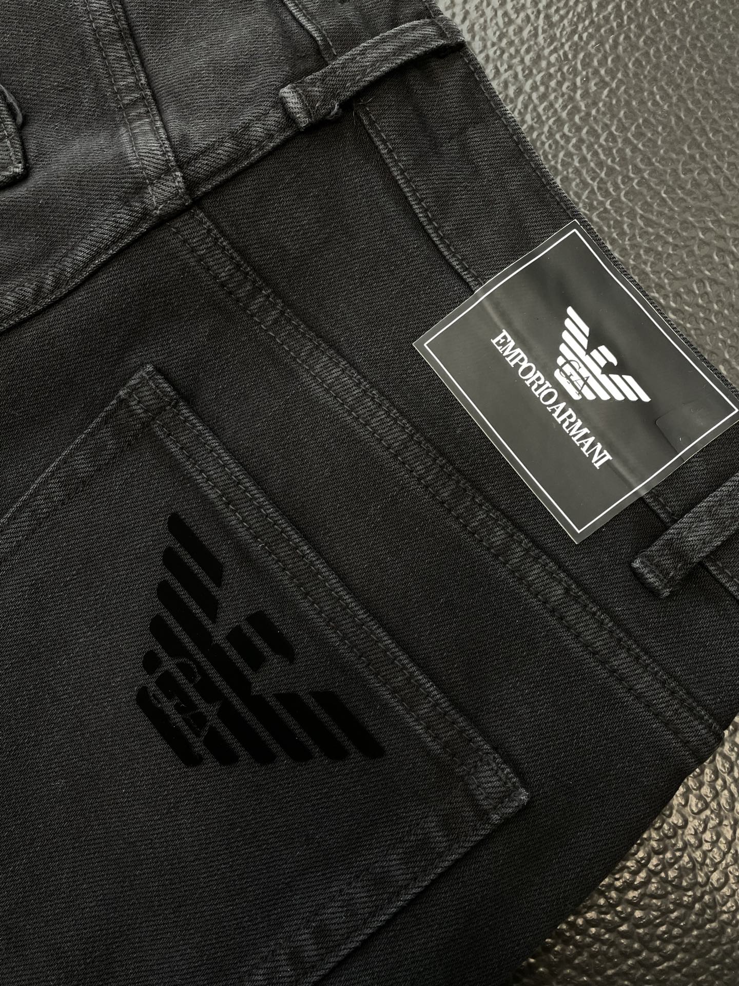 。ARMANI阿玛尼💥砸锅卖铁都要上的新款！新款 休闲牛仔裤👖高端版本 专柜定制面料 透气舒适度高，细节