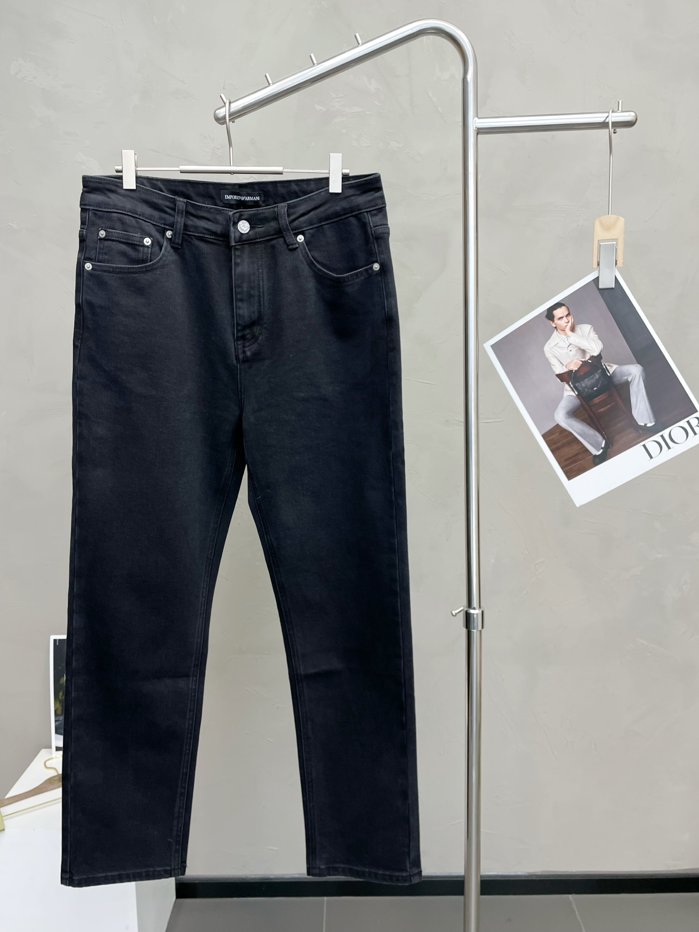 NO:656782,.ARMANI Armani is a new model that sells everything!  New high-end version of casual jeans, customized fabrics at the counter, with high breathability and comfort, impeccable details, brand element design concept, reflecting high quality. It feels delicate and soft!  It presents a casual cut and the upper body shape is awesome!  Code number 29-36,,armani,armani,jeans,alexander wang19860909.ARMANI阿玛尼砸锅卖铁都要上的新款！新款 休闲牛仔裤高端版本 专柜定制面料 透气舒适度高,细节无可挑剔,品牌元素设计理念,体现高品质.手感细腻柔软！呈现休闲裁剪,上身版型超赞！码数29-36,,armani,armani,jeans,alexander wang,Men's clothing