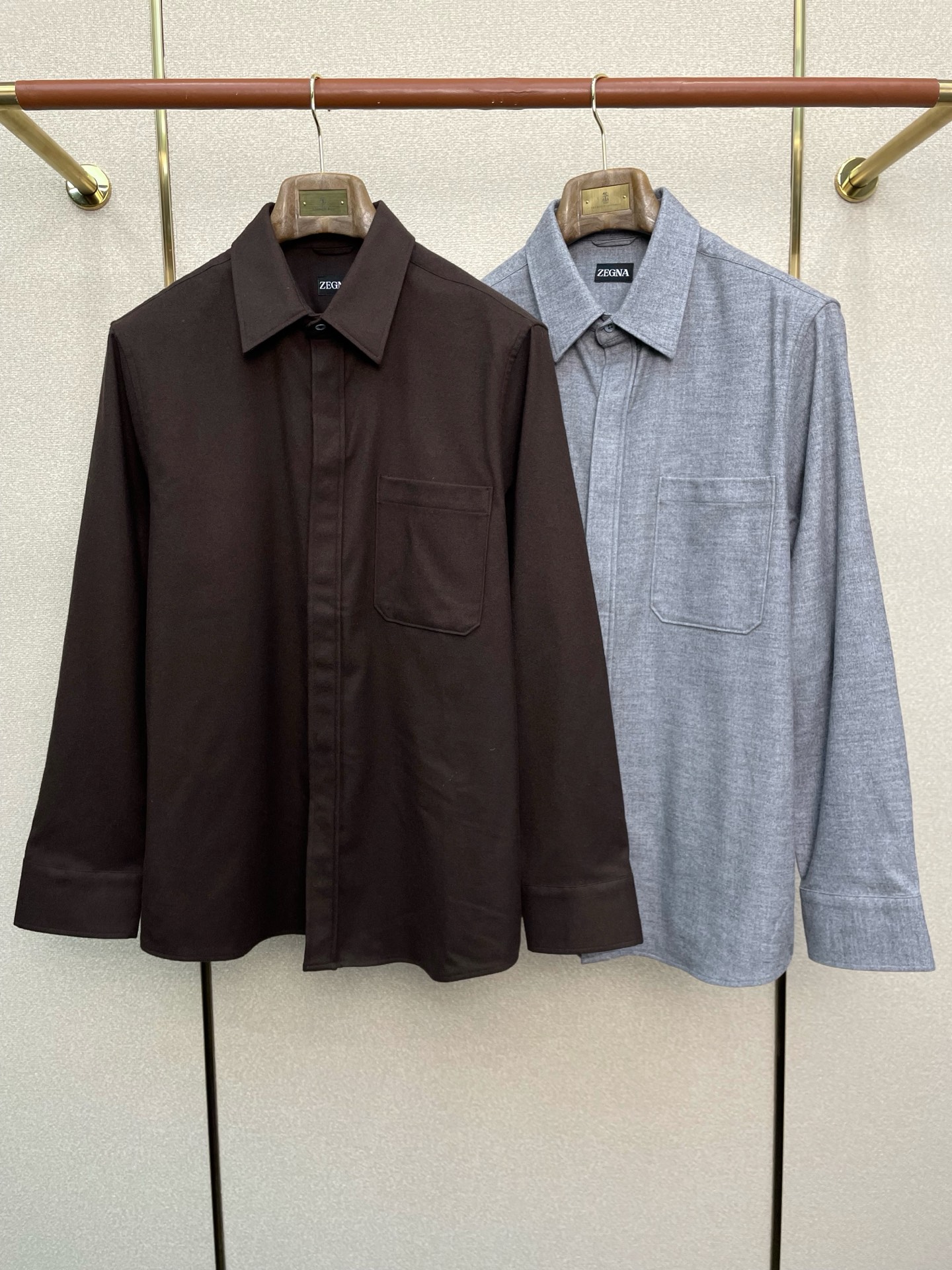 NO:656804,.ZEGNA Zegna’s new model is a must-have!  New original men's casual cashmere shirt, high-end customization, high-end version, fashionable and versatile imported fabrics, super soft and delicate to the touch, skin-friendly and comfortable to wear, high-end boutique, the upper body is exquisitely made by the factory, a must-have item for men, complete with three standards, code number 38-43,,zegna,shirts,alexander wang19860909.ZEGNA杰尼亚砸锅卖铁都要上的新款！新款原单男士休闲羊绒衬衫 高端定制 高端版本 时尚百搭爆款进口面料 手感超柔软细腻 穿着亲肤舒适 高端精品 代工厂精细做上身非常赞 男士必备单品 三标齐全 码数38-43,,zegna,shirts,alexander wang,Men's clothing